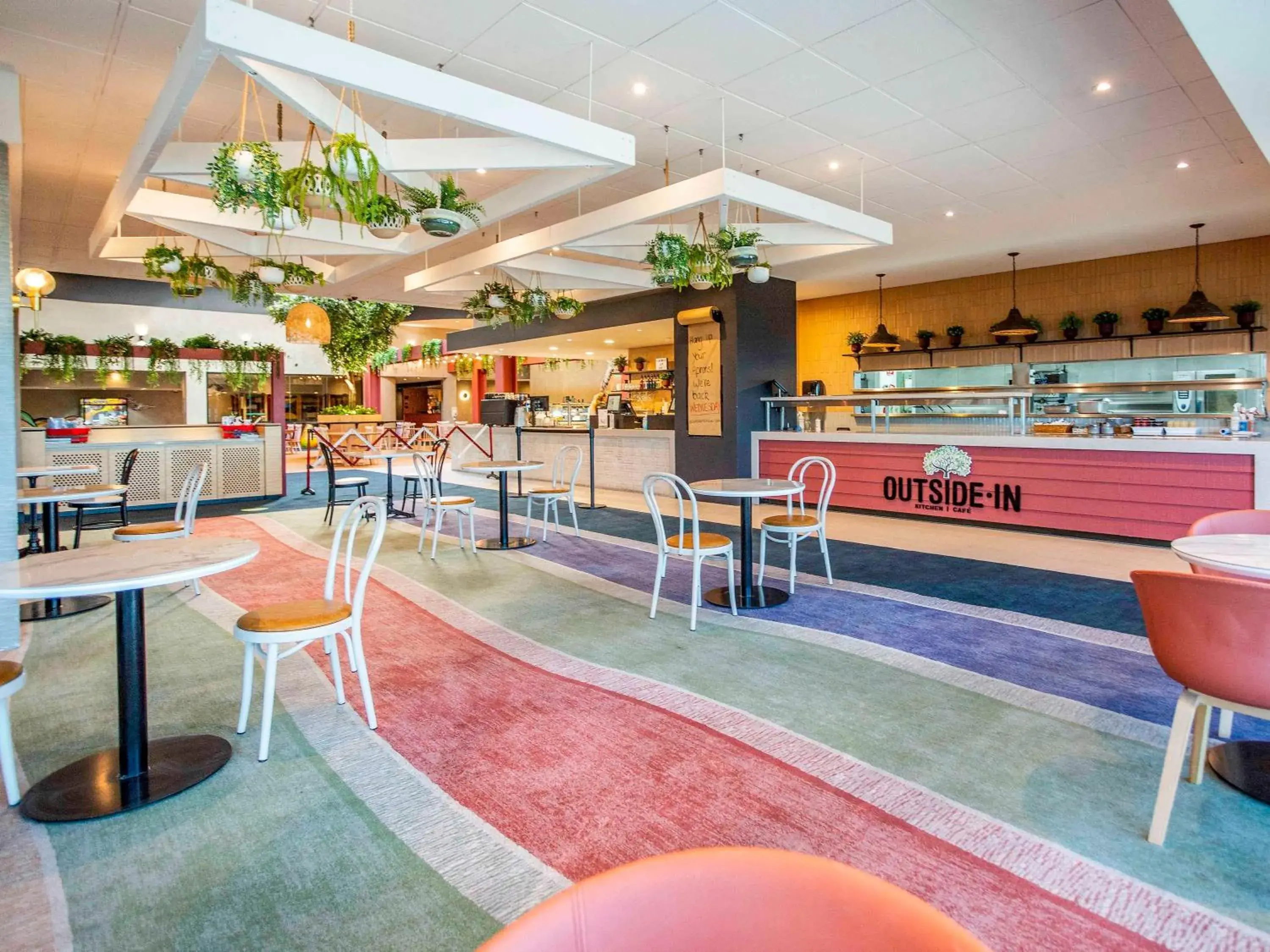 Lounge or bar, Swimming Pool in Ibis Styles The Entrance