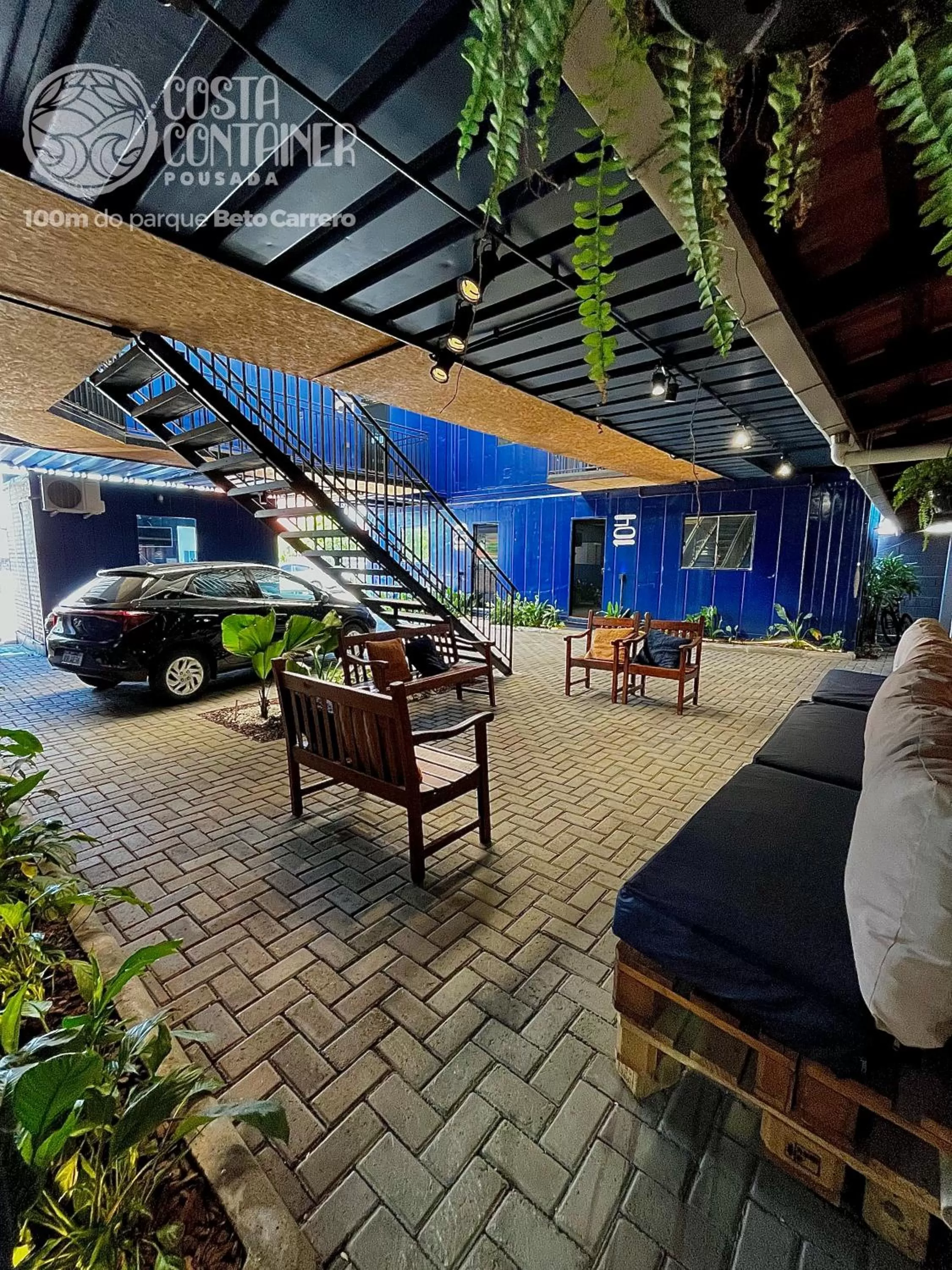 Seating area in Pousada Costa Container