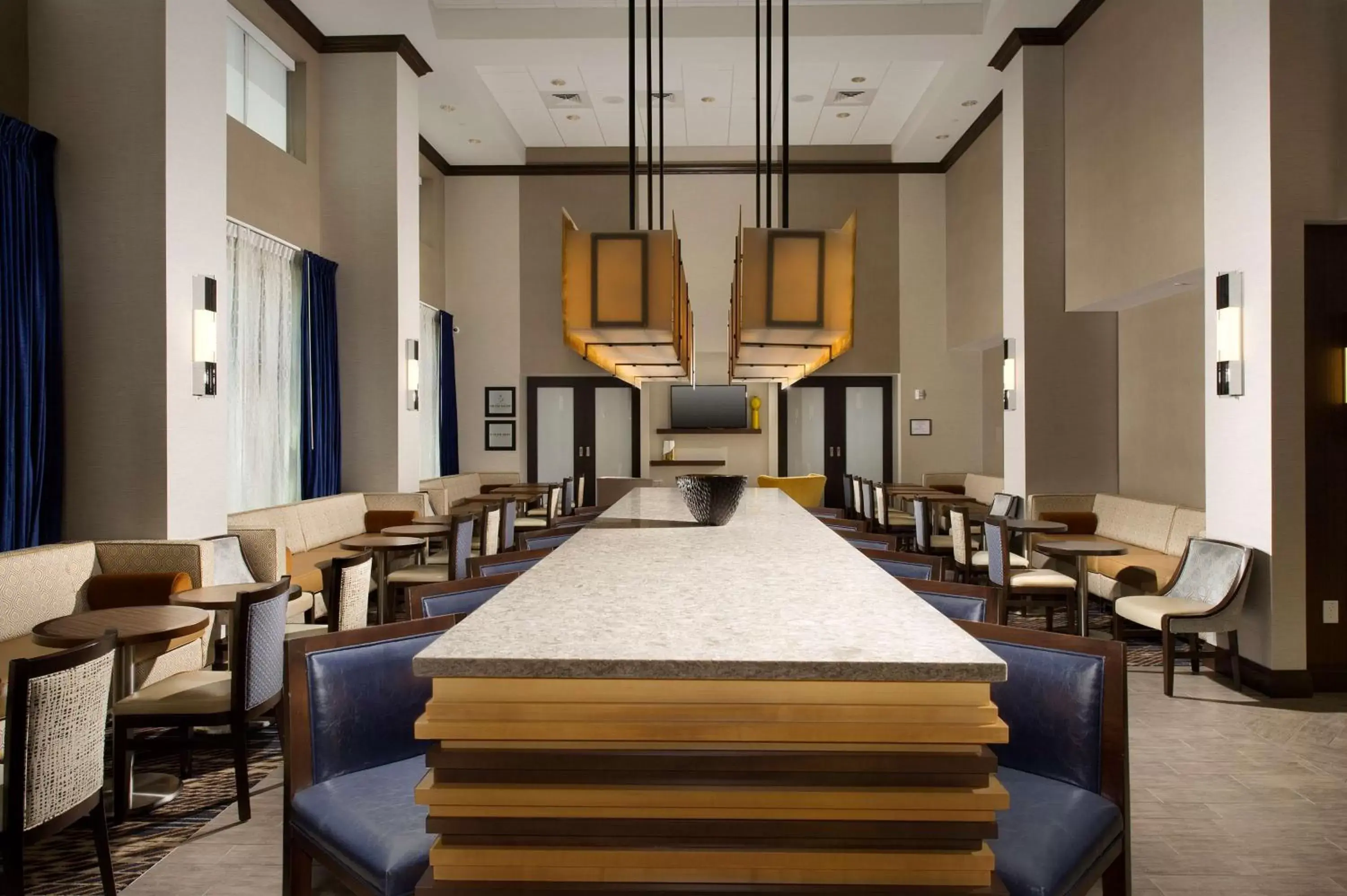 Lobby or reception, Restaurant/Places to Eat in Hampton Inn & Suites Falls Church