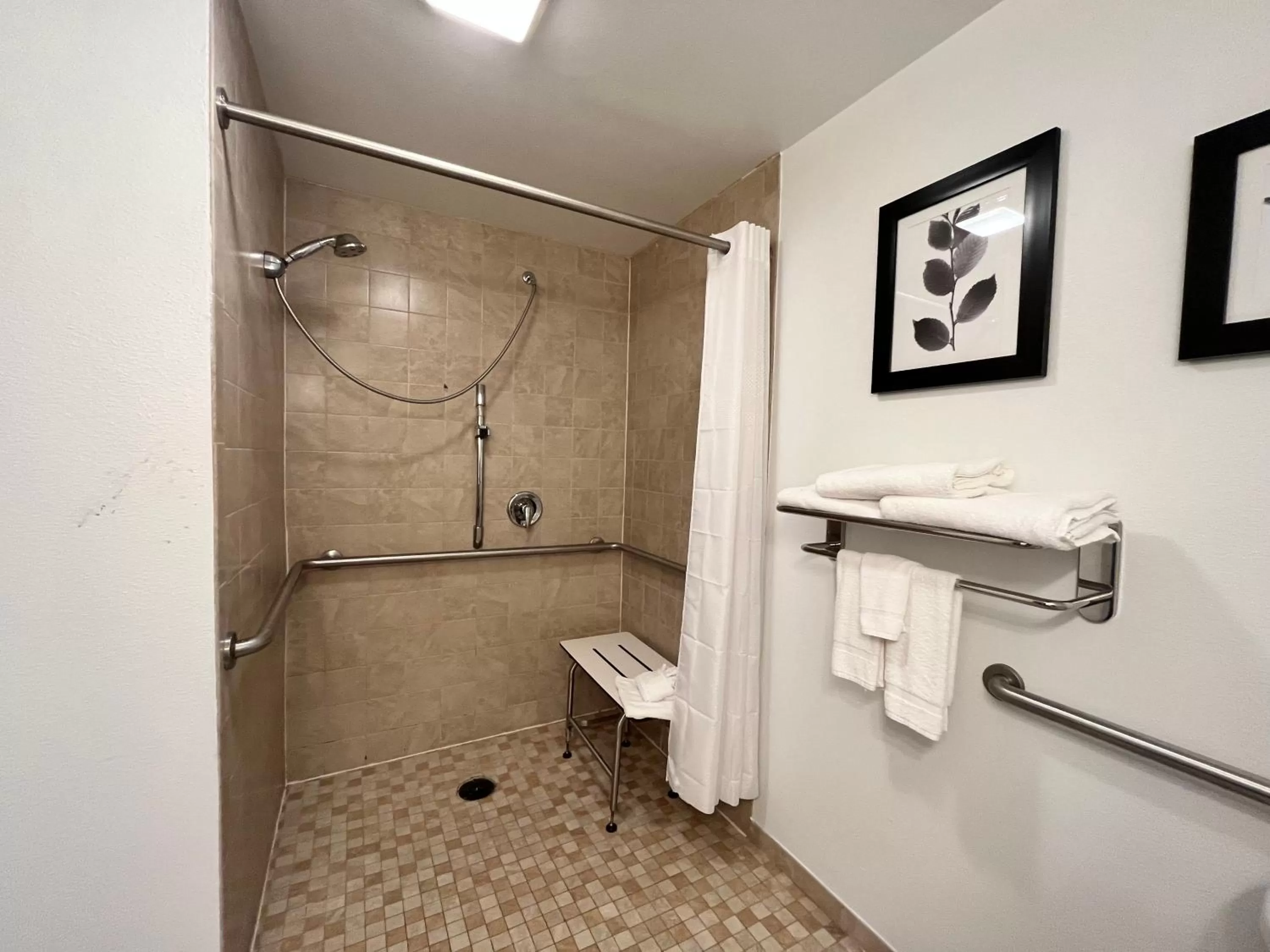 Bathroom in Country Inn & Suites by Radisson, Harrisburg - Hershey West, PA