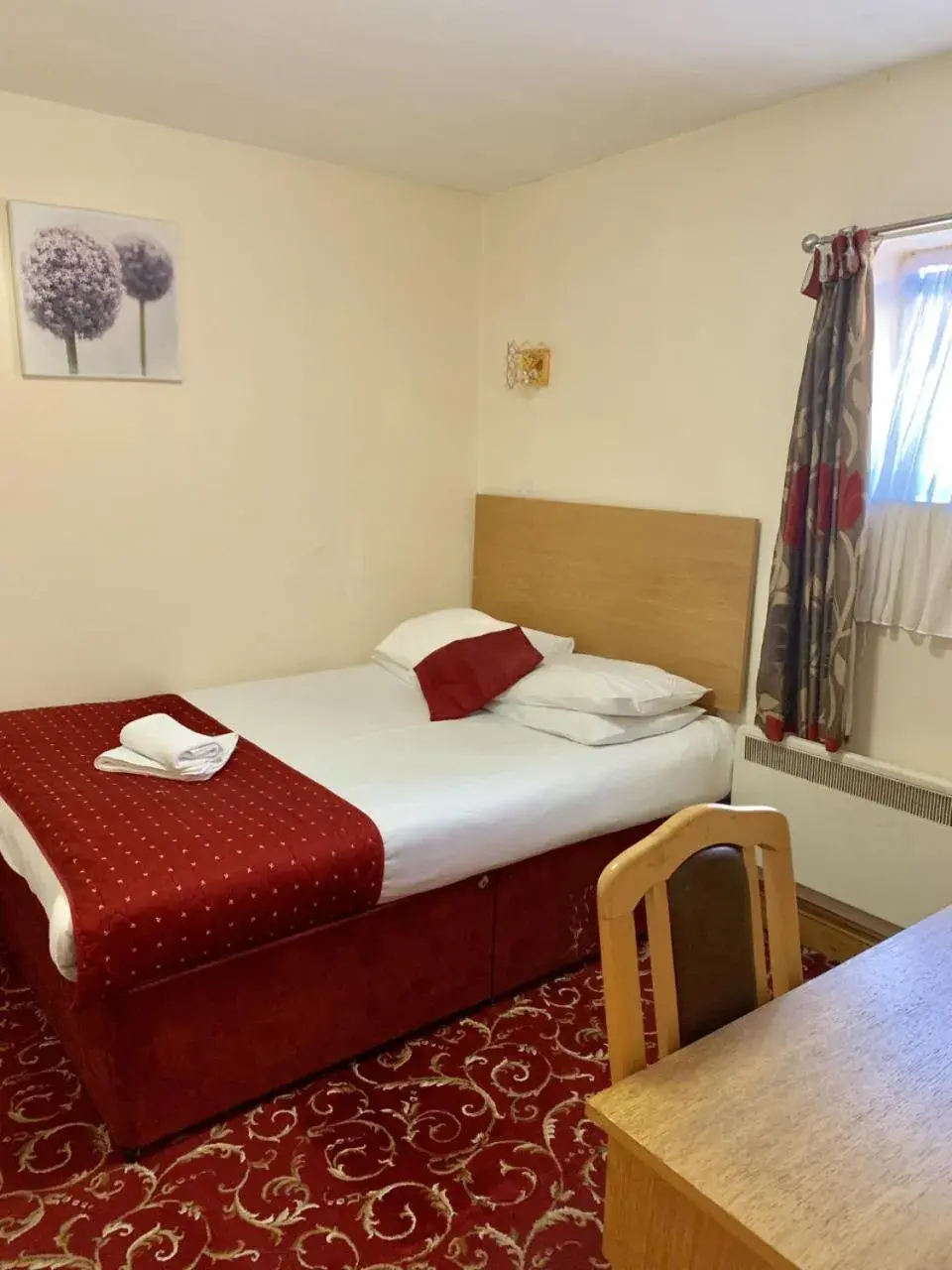 Bedroom, Bed in Britannia Inn Hotel Bedroom, Bed in Britannia Inn Hotel