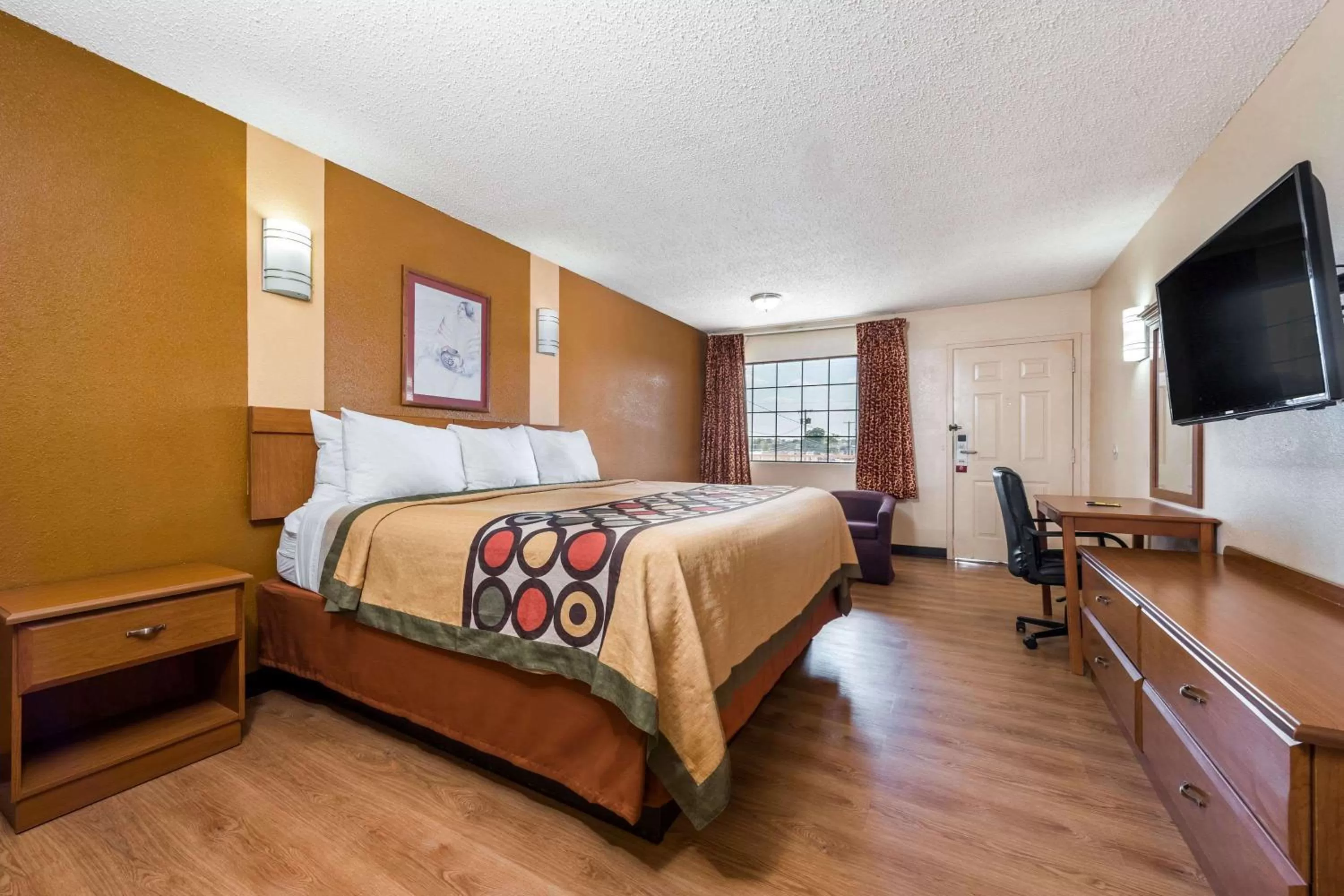 Photo of the whole room, Bed in Super 8 by Wyndham Waco/Mall area TX