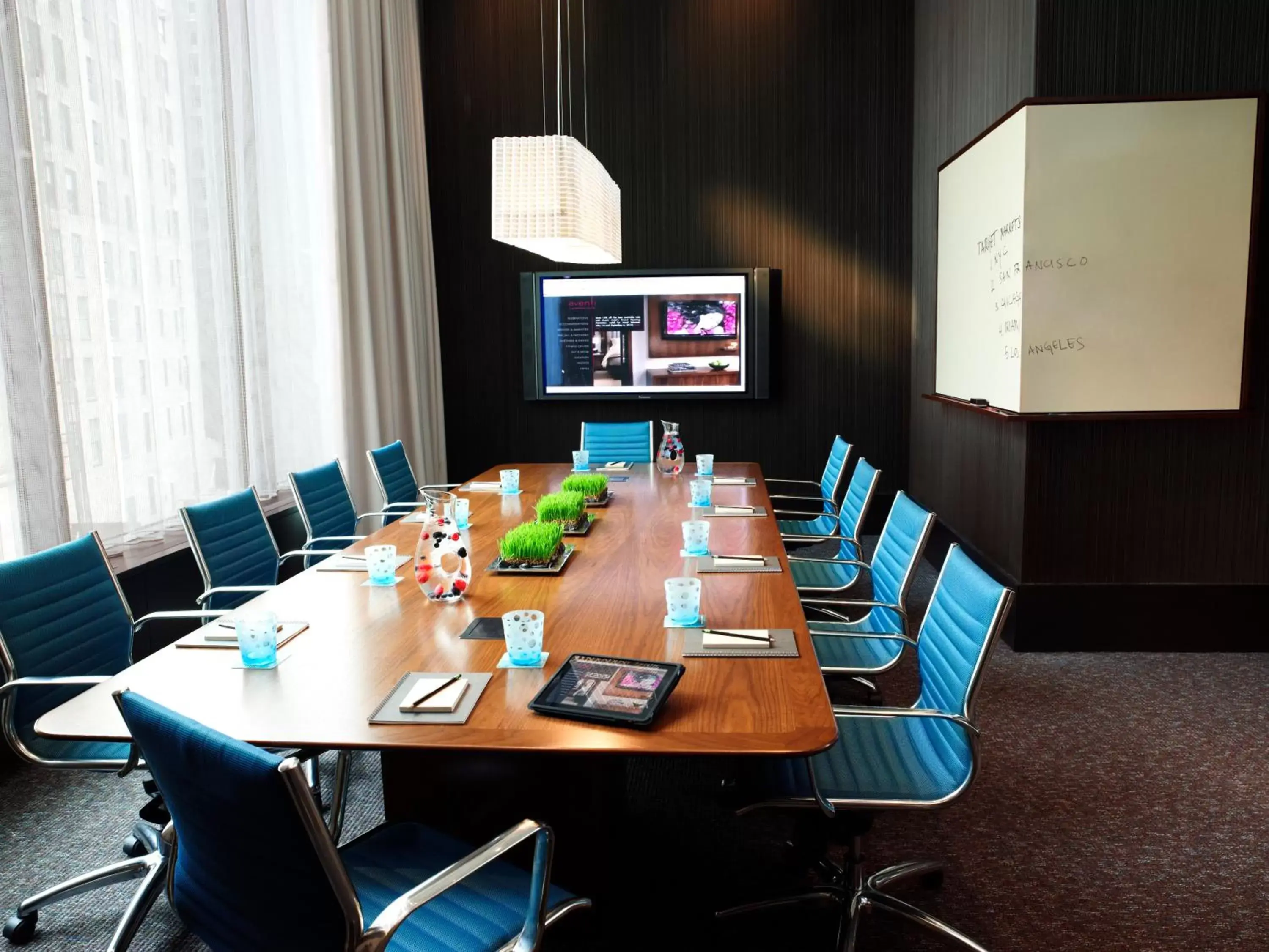 Meeting/conference room, Business Area/Conference Room in Kimpton Hotel Eventi, an IHG Hotel