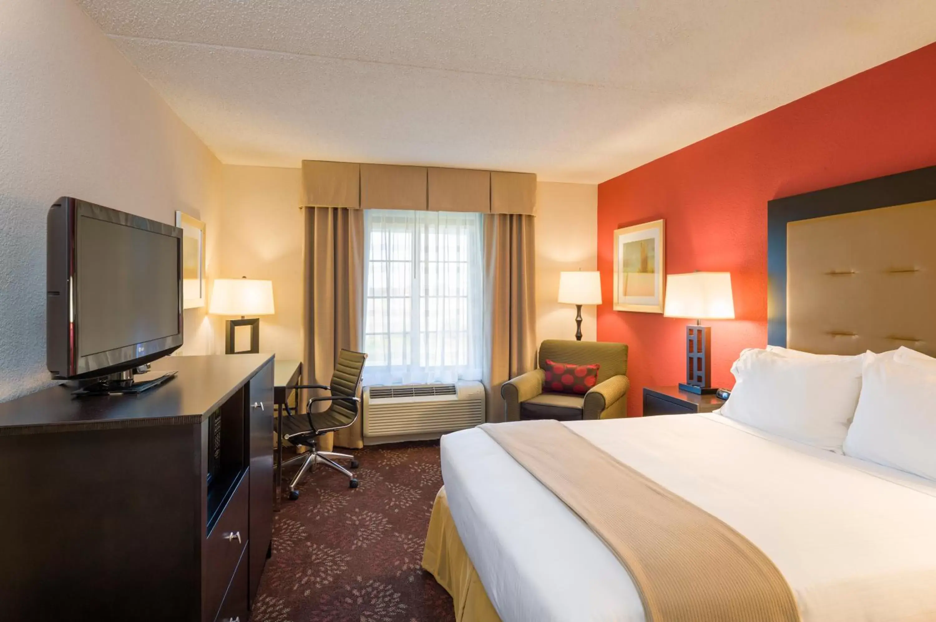 Bedroom, Room Photo in Holiday Inn Express Frazer - Malvern, an IHG Hotel