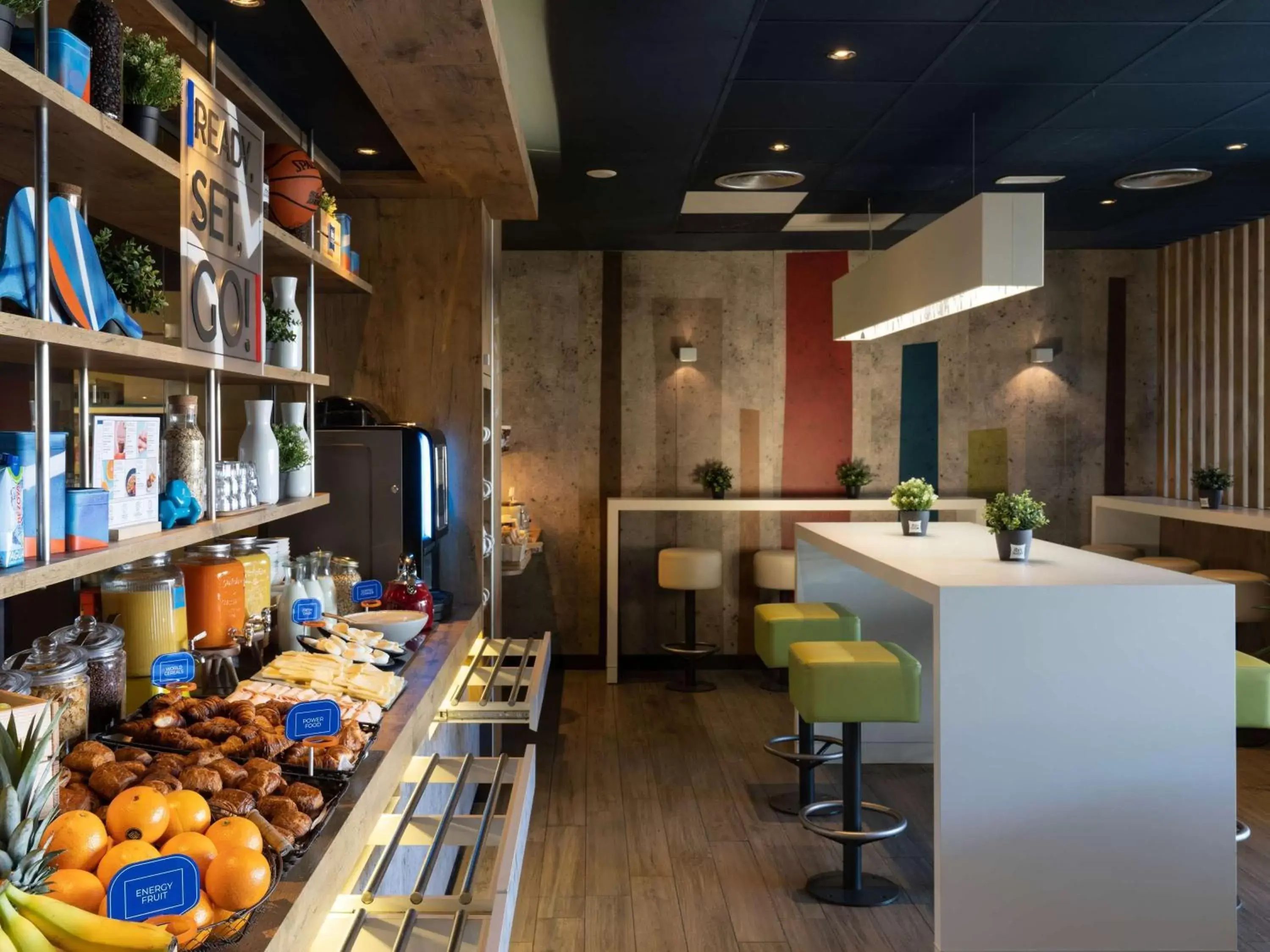 Breakfast, Lounge/Bar in Ibis Budget Barcelona Viladecans