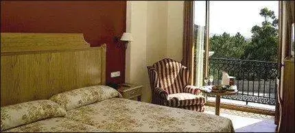 Balcony/Terrace, Bed in Hotel Abeiras