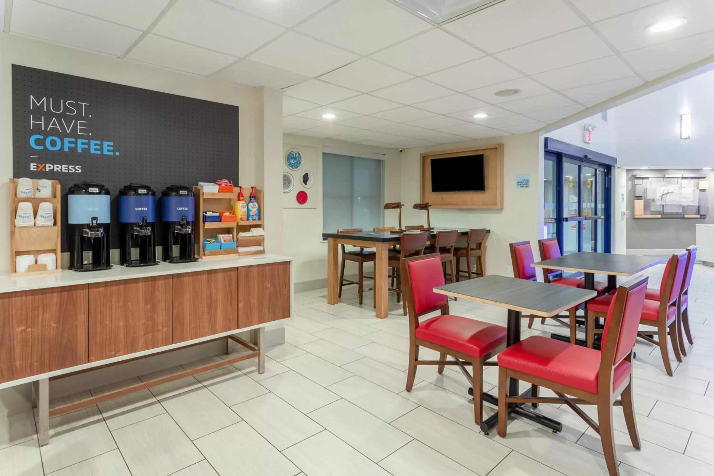 Breakfast, Restaurant/Places to Eat in Holiday Inn Express Scottsburg, an IHG Hotel