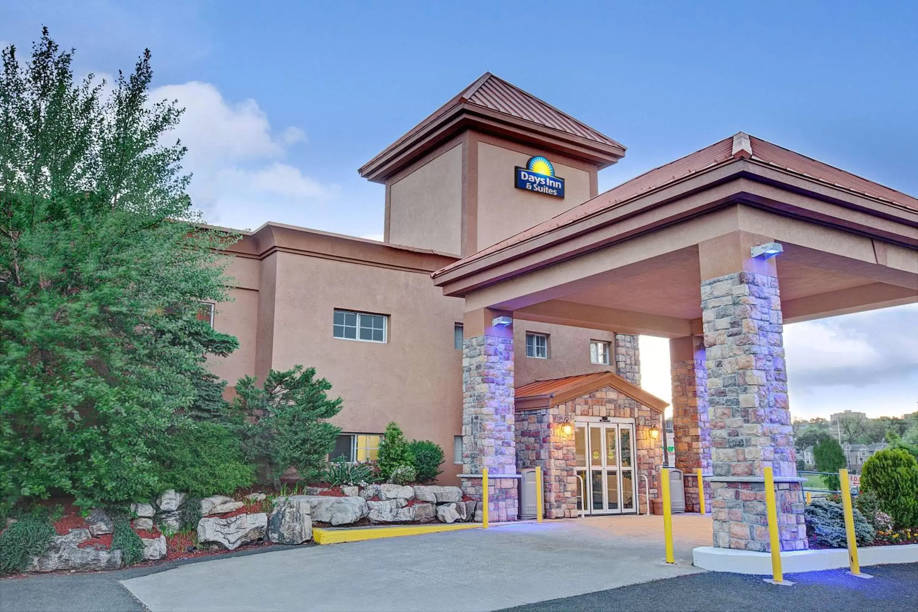 Property building in Days Inn by Wyndham Ridgefield NJ Property building in Days Inn by Wyndham Ridgefield NJ