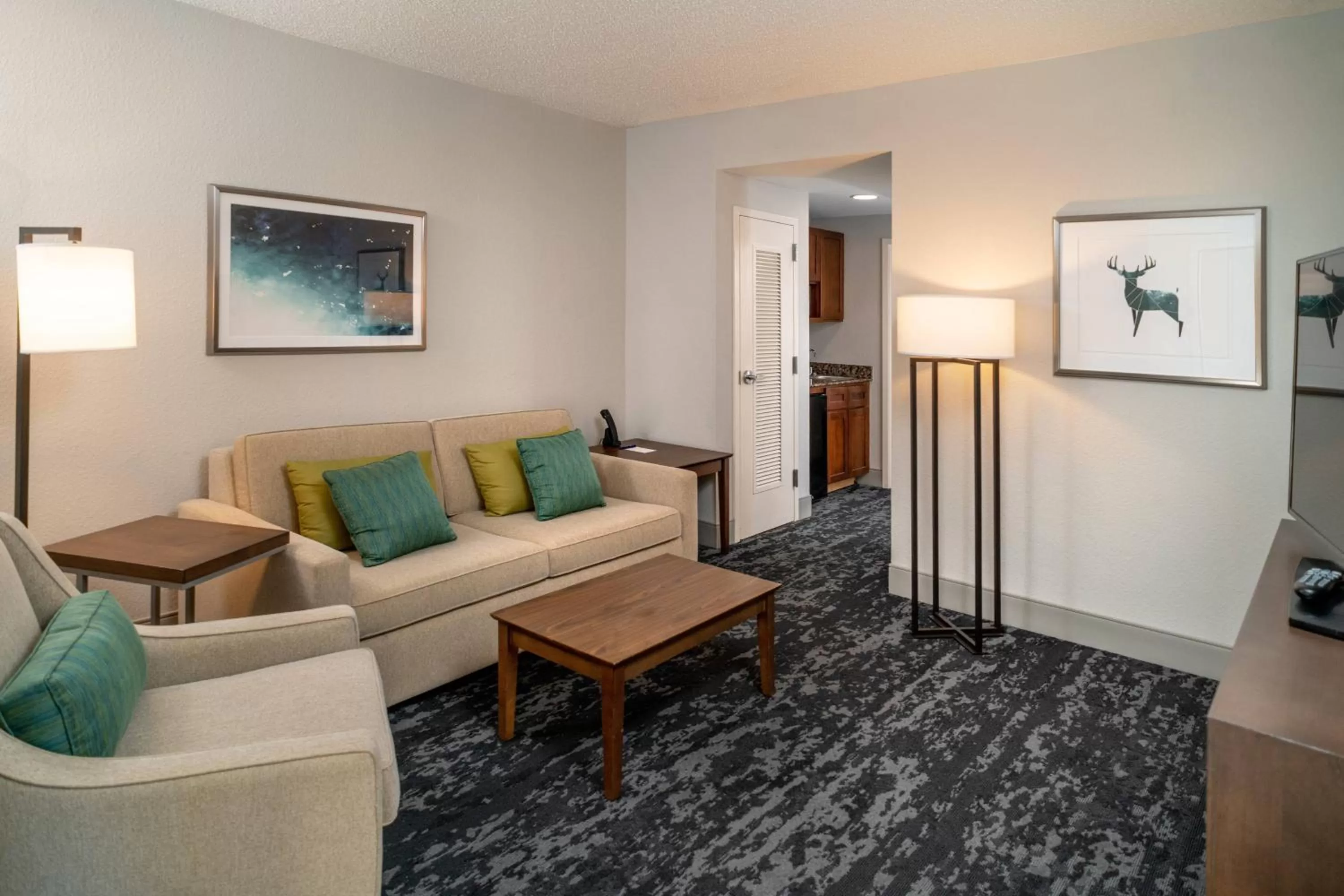 Living room, Seating Area in Delta Hotels by Marriott Huntington Mall