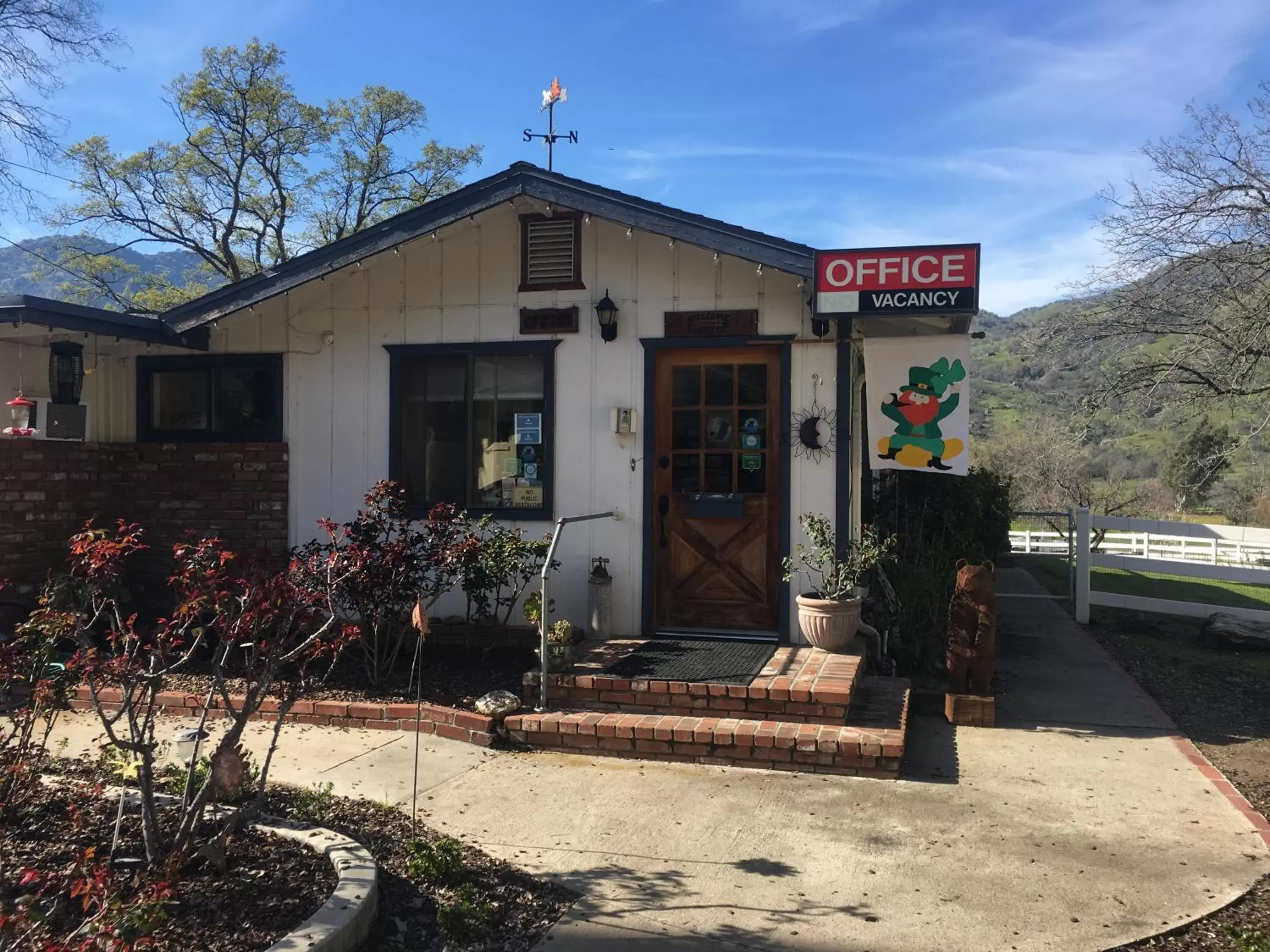 Facade/entrance, Property Building in Lazy J Ranch Motel