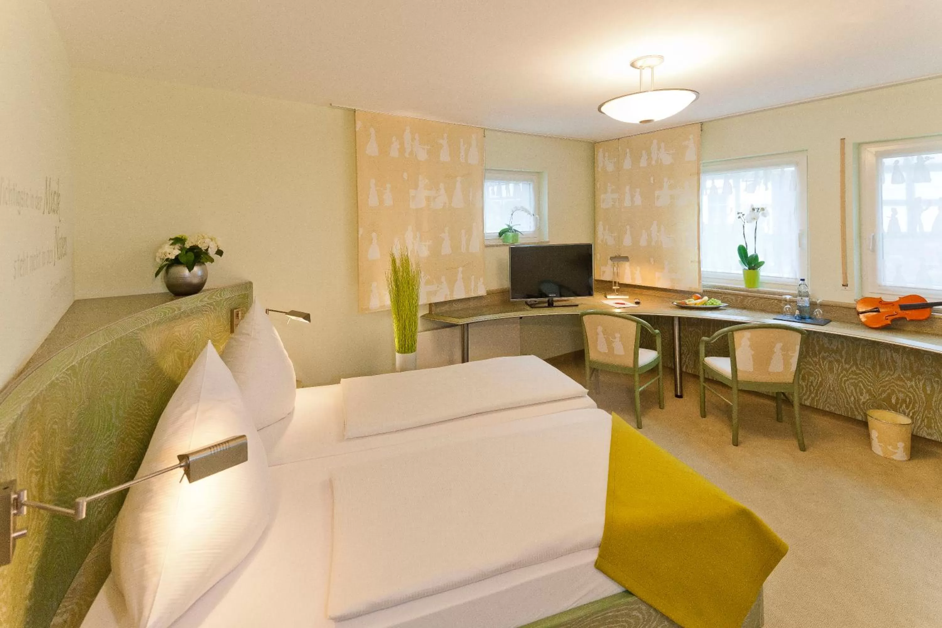 Photo of the whole room, Bed in Malerwinkel Hotel