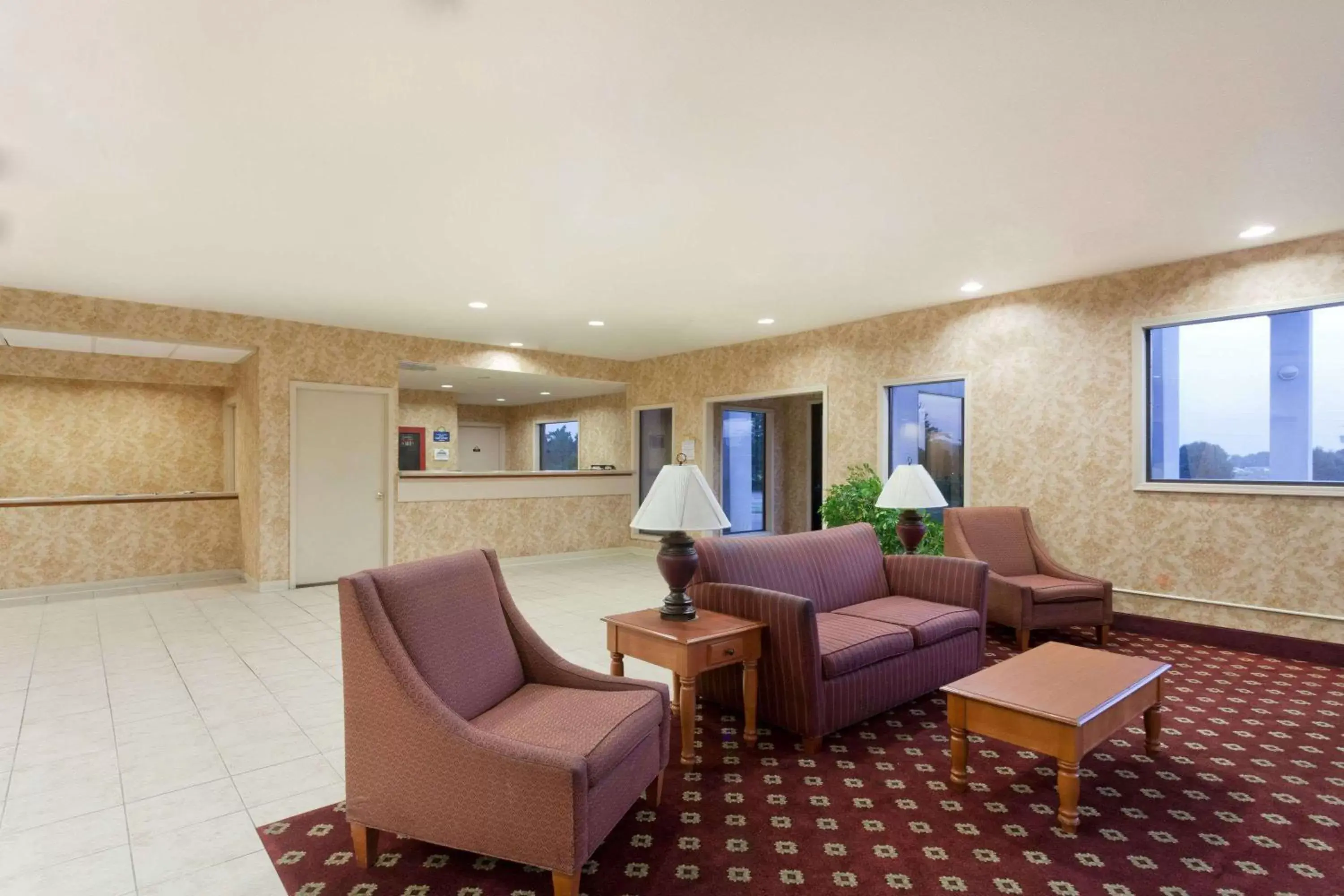 Lobby or reception, Seating Area in Days Inn & Suites by Wyndham Wynne