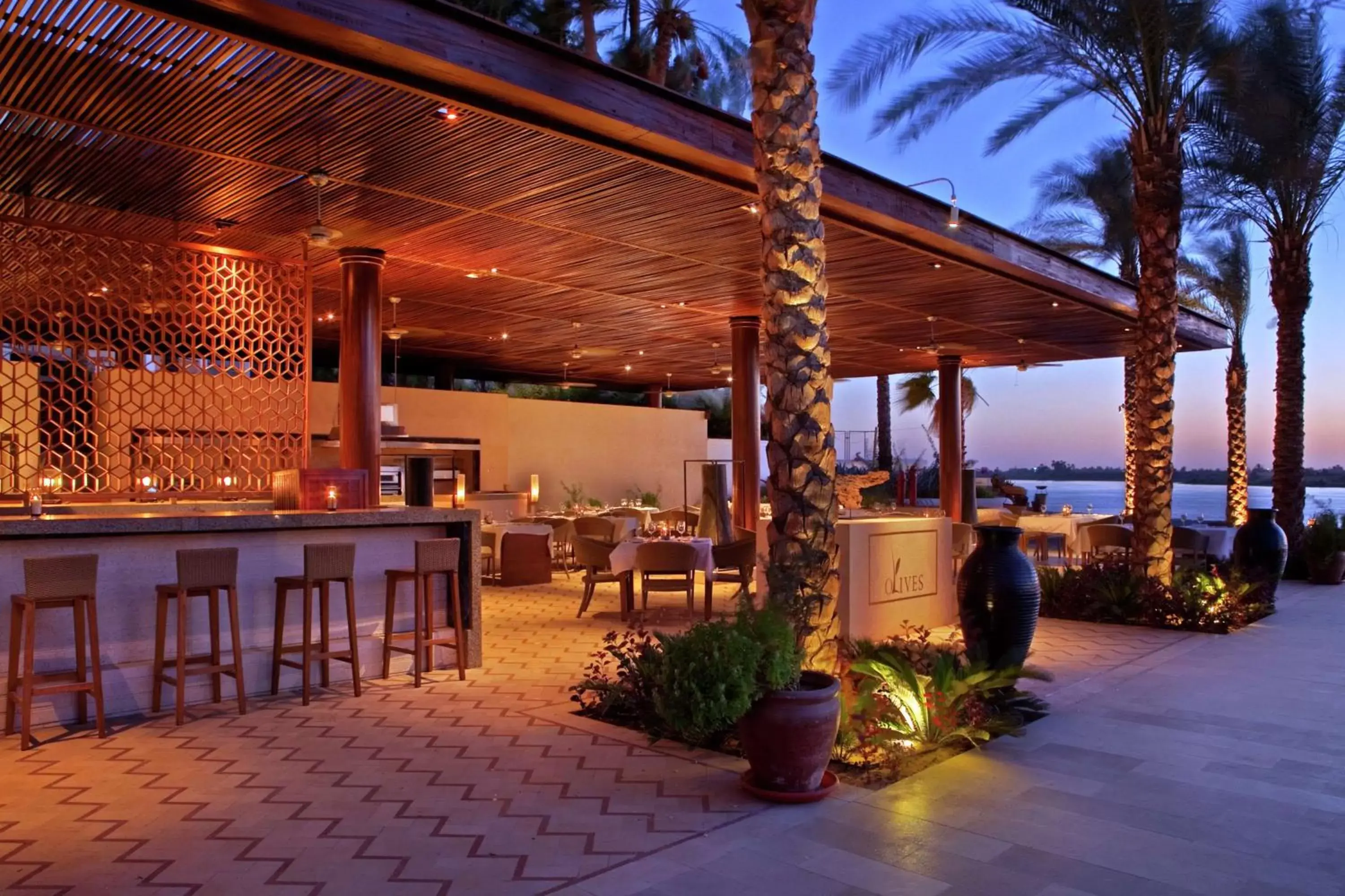 Restaurant/places to eat in Hilton Luxor Resort & Spa