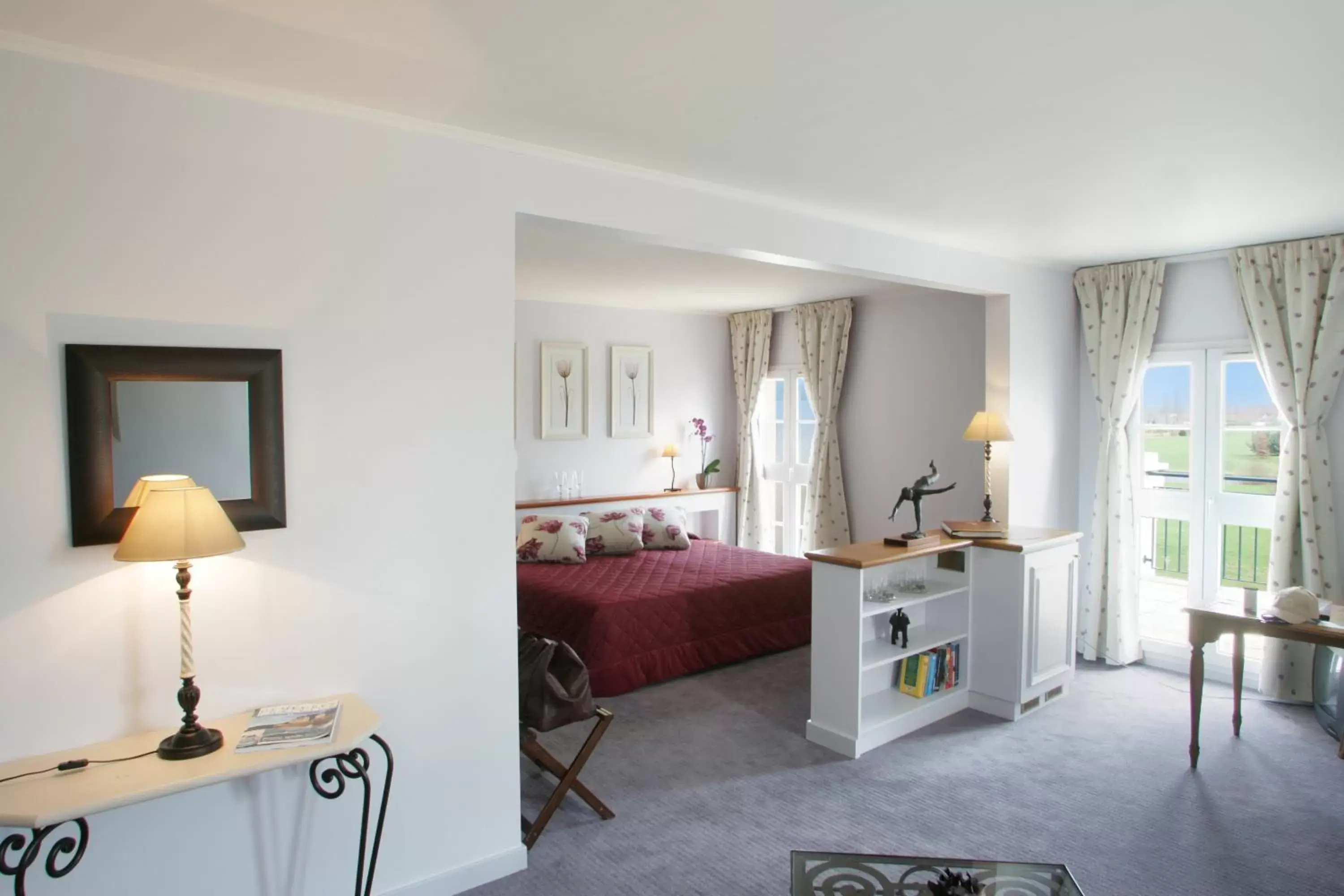 Bedroom in Mercure Chantilly Resort & Conventions