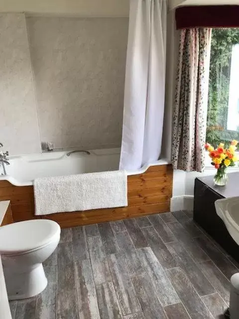 Bathroom in West End Lodge