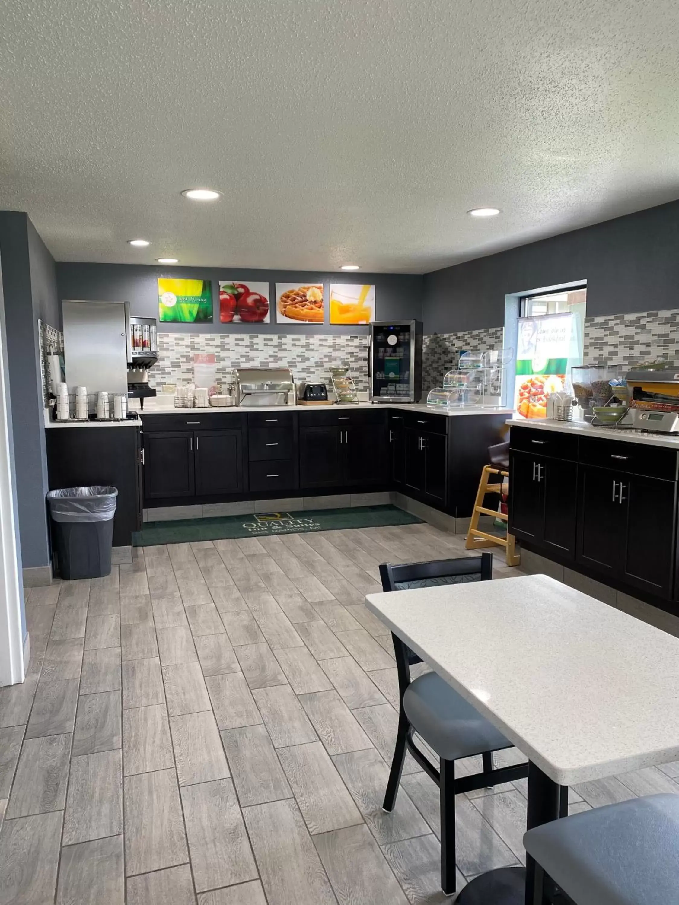 Breakfast in Quality Inn & Suites Big Rapids near University Breakfast in Quality Inn & Suites Big Rapids near University