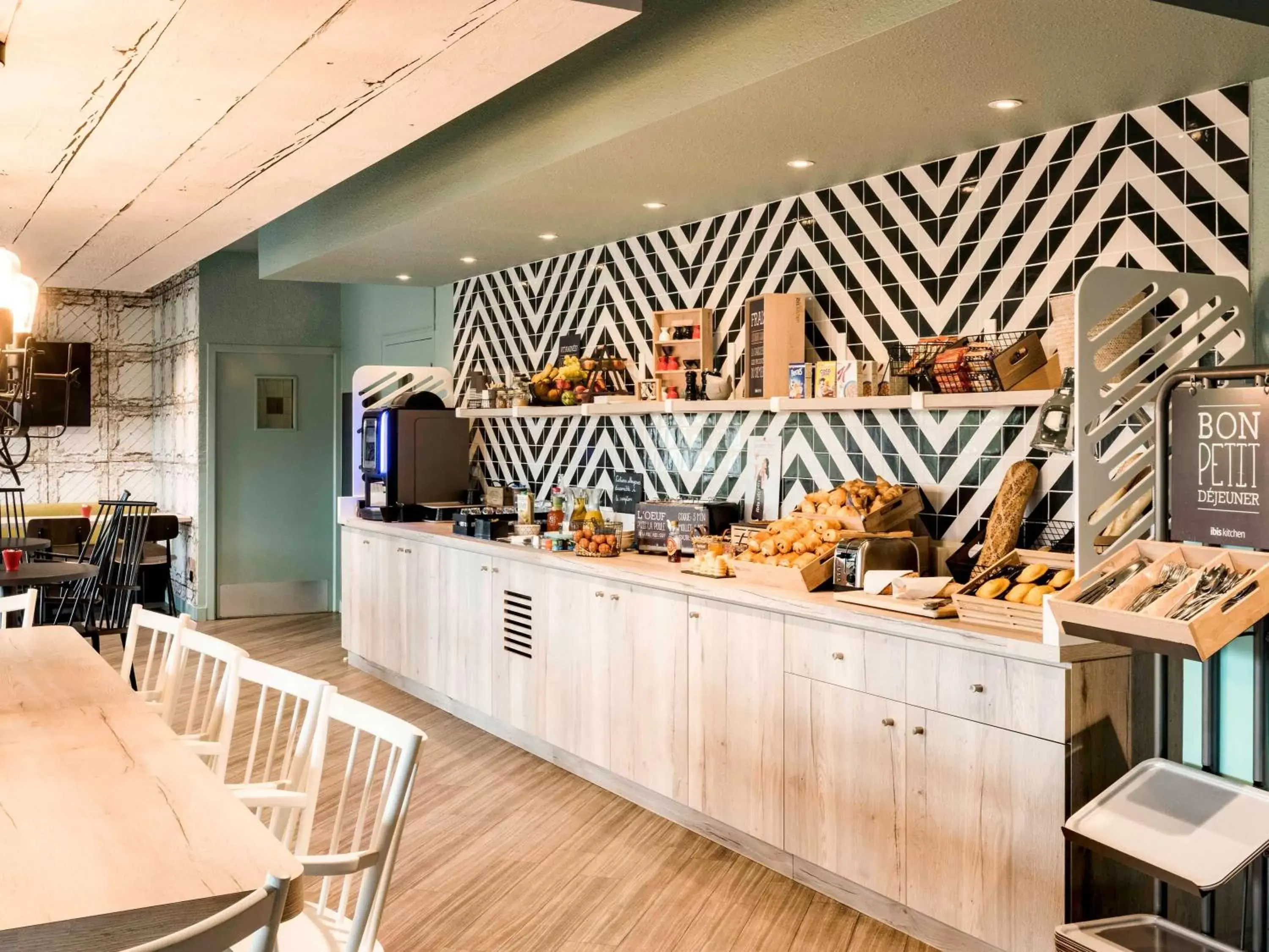 Restaurant/places to eat in ibis Creil Sur Oise Restaurant/places to eat in ibis Creil Sur Oise