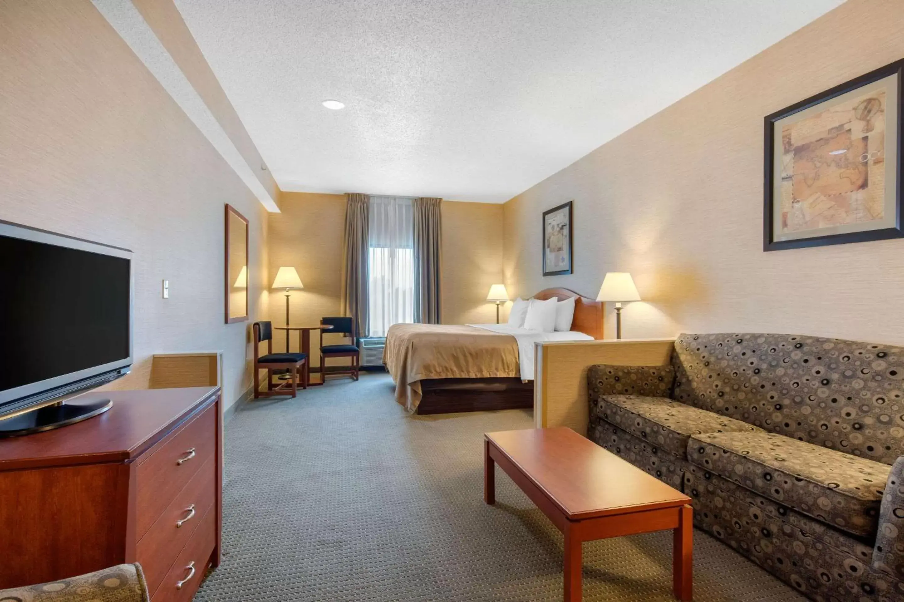 Photo of the whole room in Quality Inn & Suites Benton - Draffenville