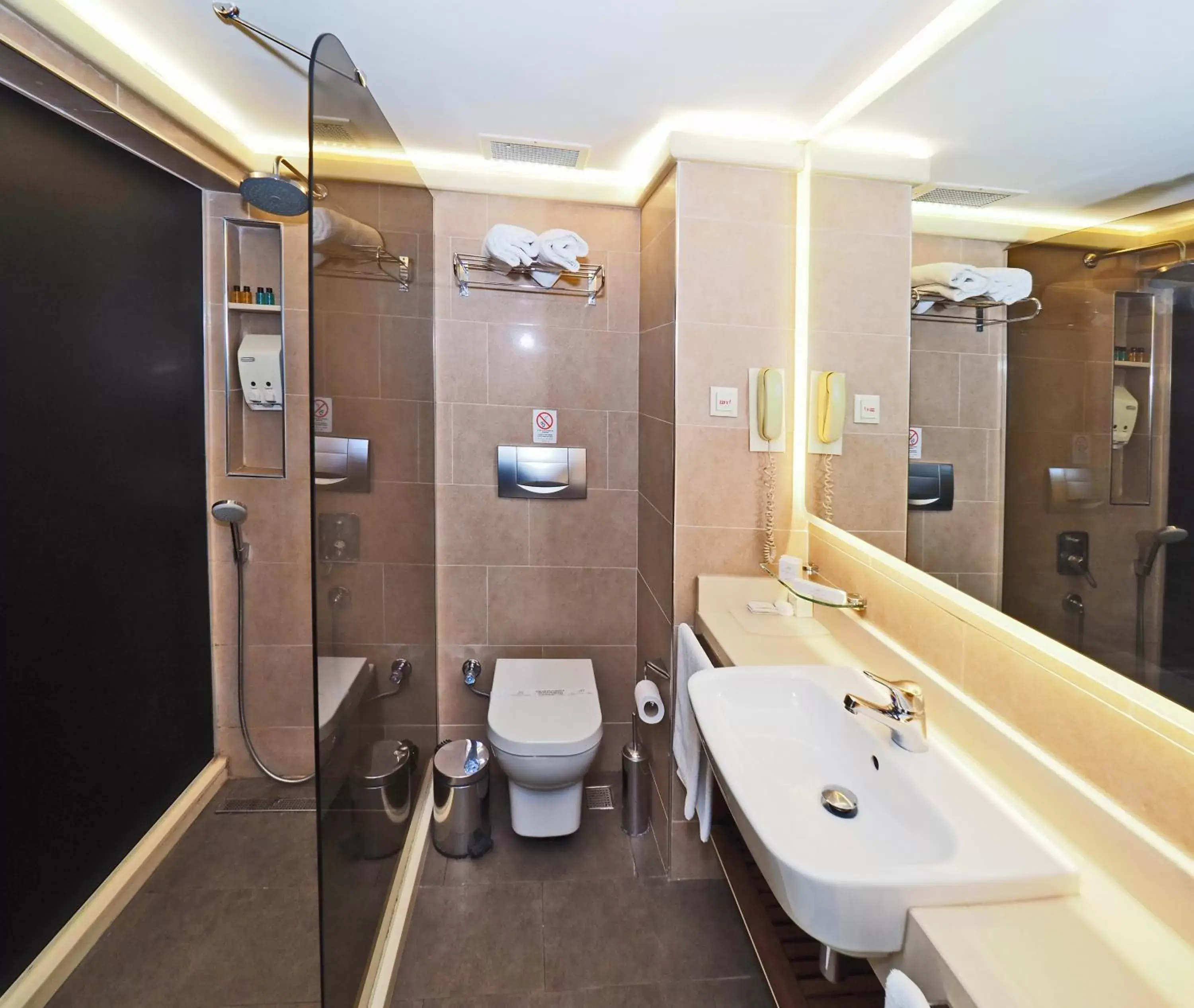 Bathroom in Hotel Bulvar Palas