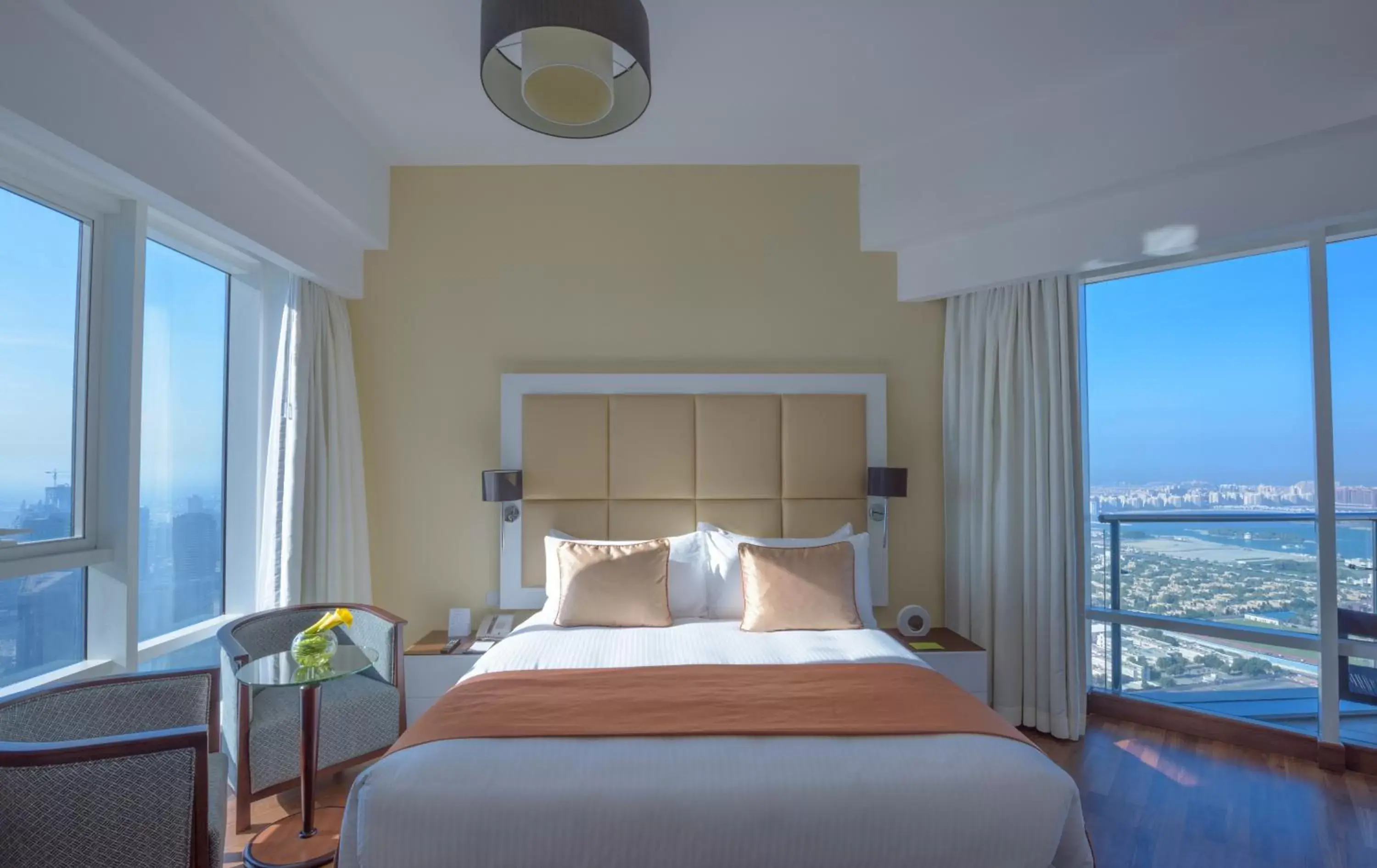 Sea view, Bed in La Suite Dubai Hotel & Apartments