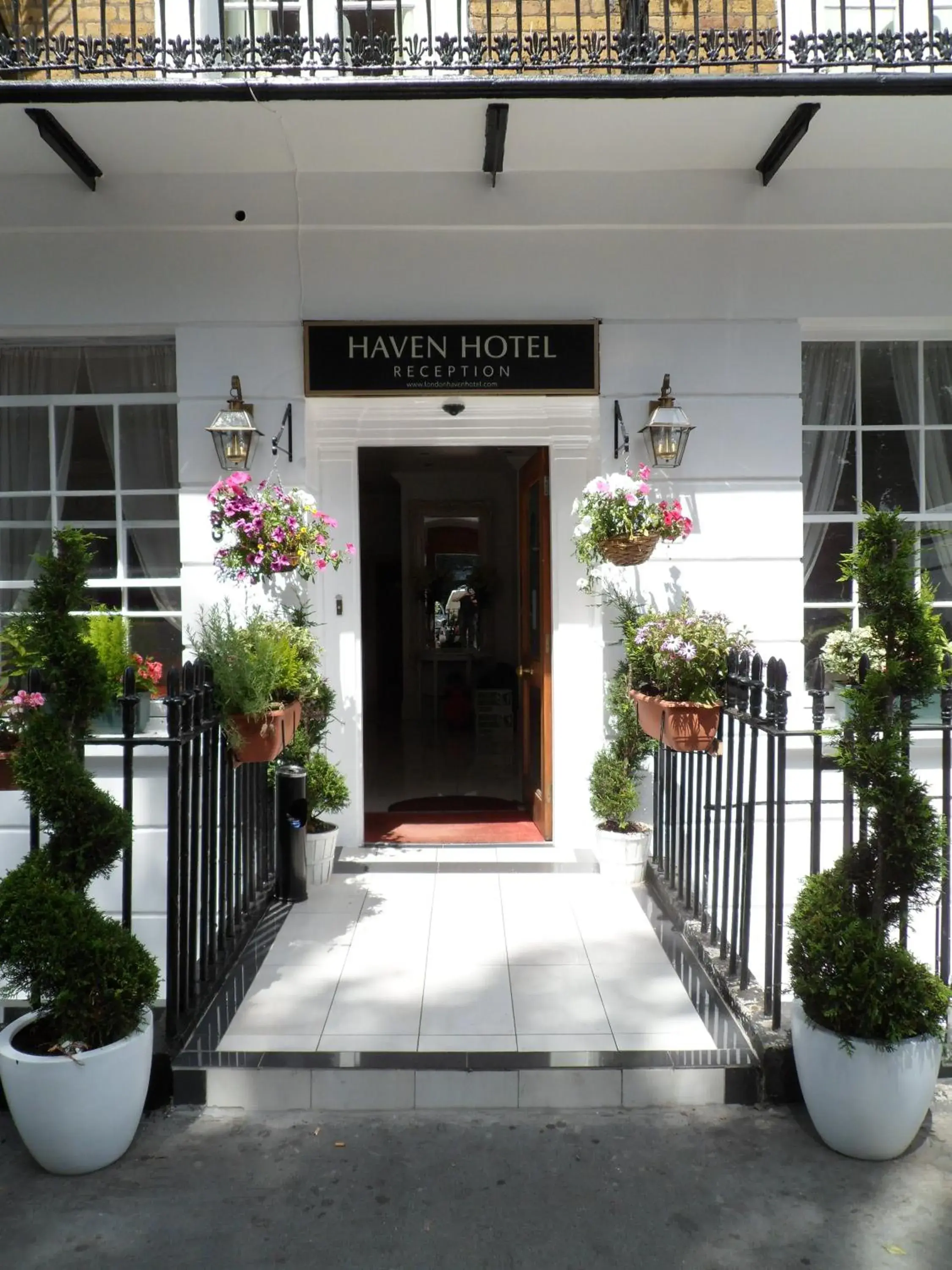Facade/entrance in Haven Hotel