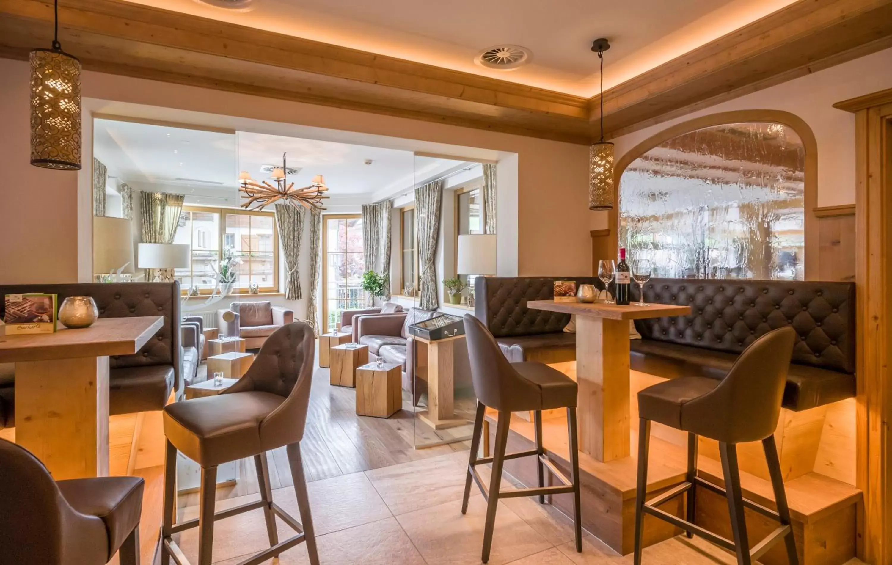 Lounge or bar, Restaurant/Places to Eat in Alpen Glück Hotel Kirchberger Hof