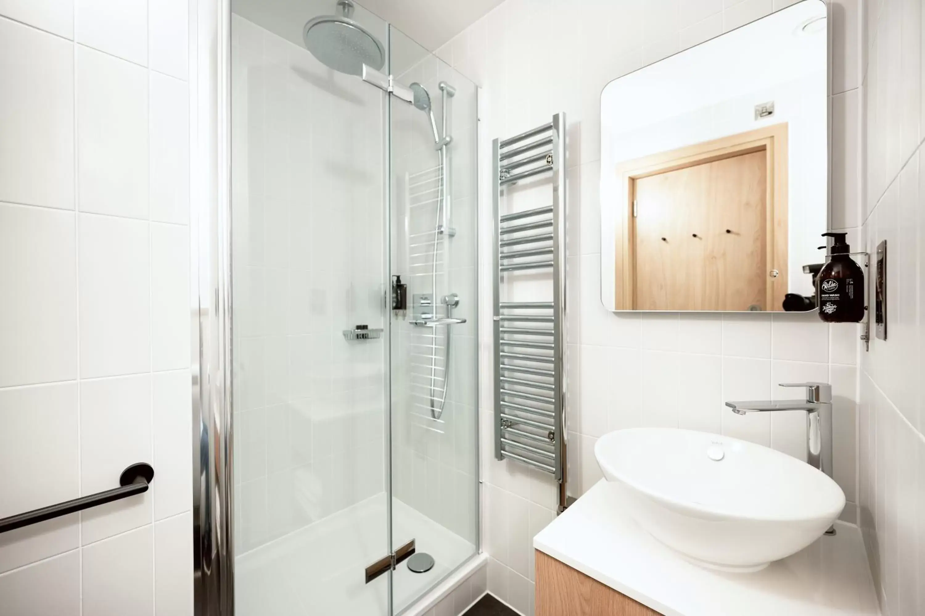 Bathroom in Wilde Aparthotels by Staycity London Paddington