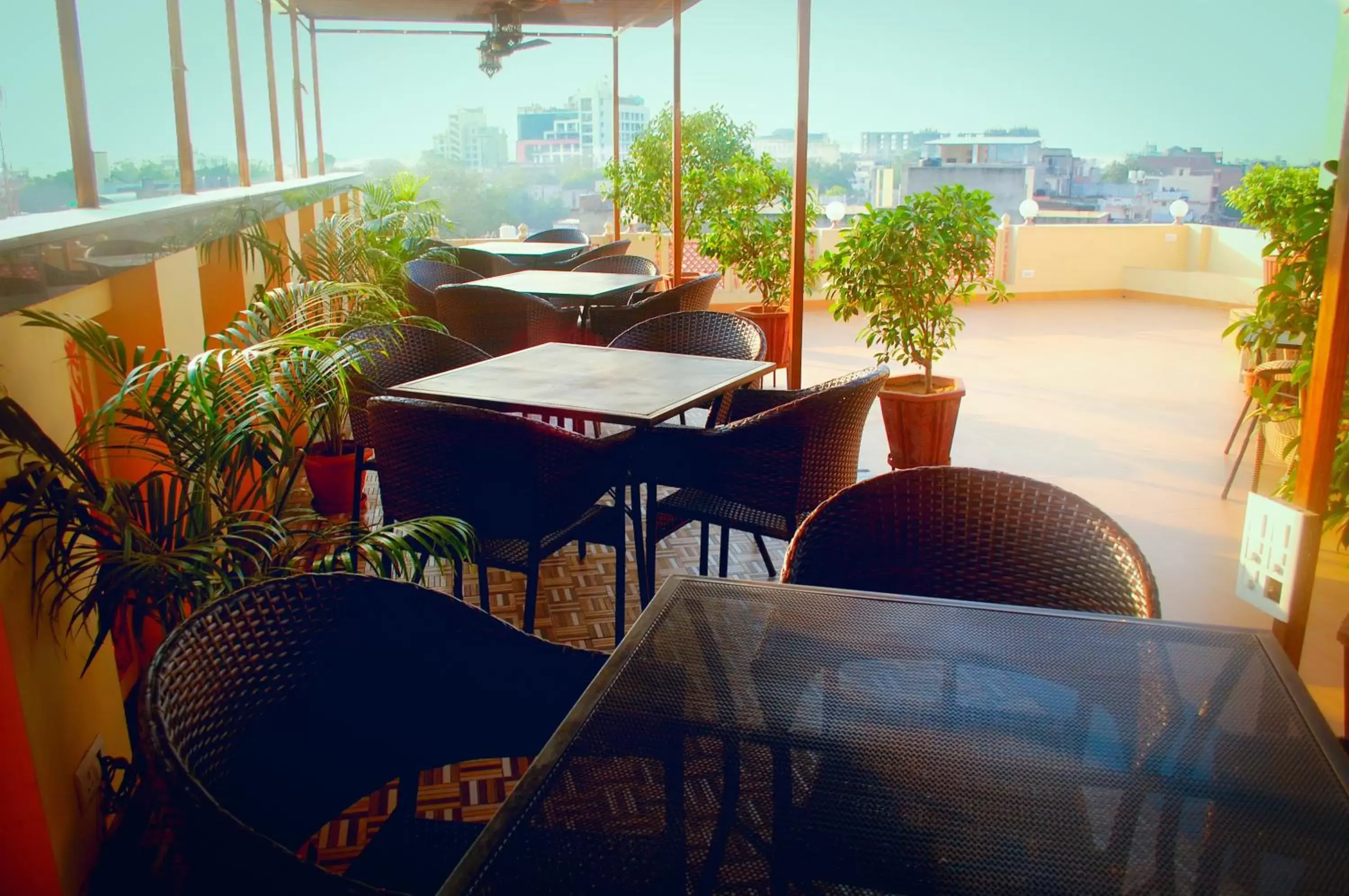 Restaurant/places to eat in Hotel H R Palace Restaurant/places to eat in Hotel H R Palace