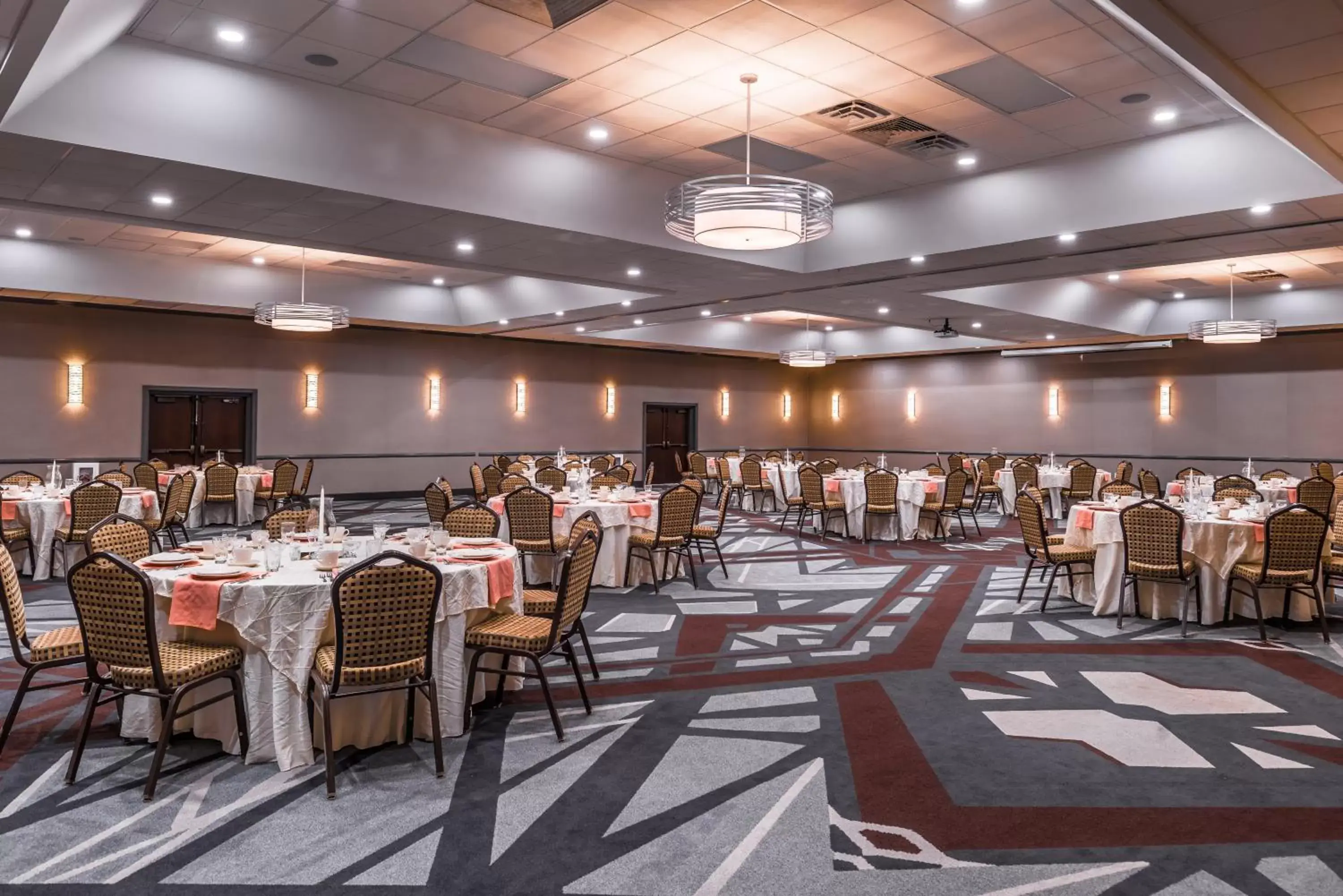 Banquet/Function facilities, Restaurant/Places to Eat in Holiday Inn Auburn-Finger Lakes Region, an IHG Hotel