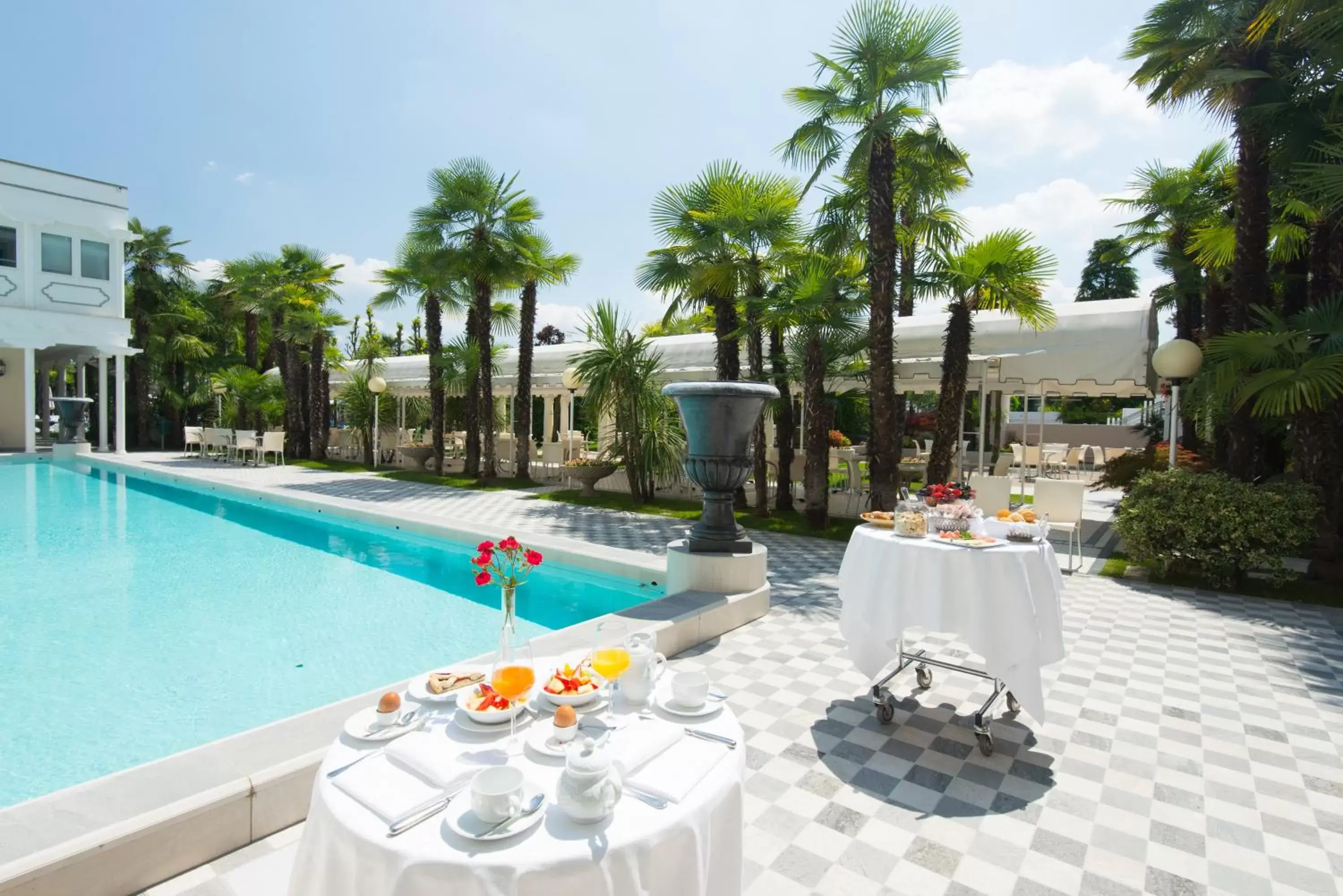 Restaurant/places to eat, Swimming Pool in Hotel Metropole