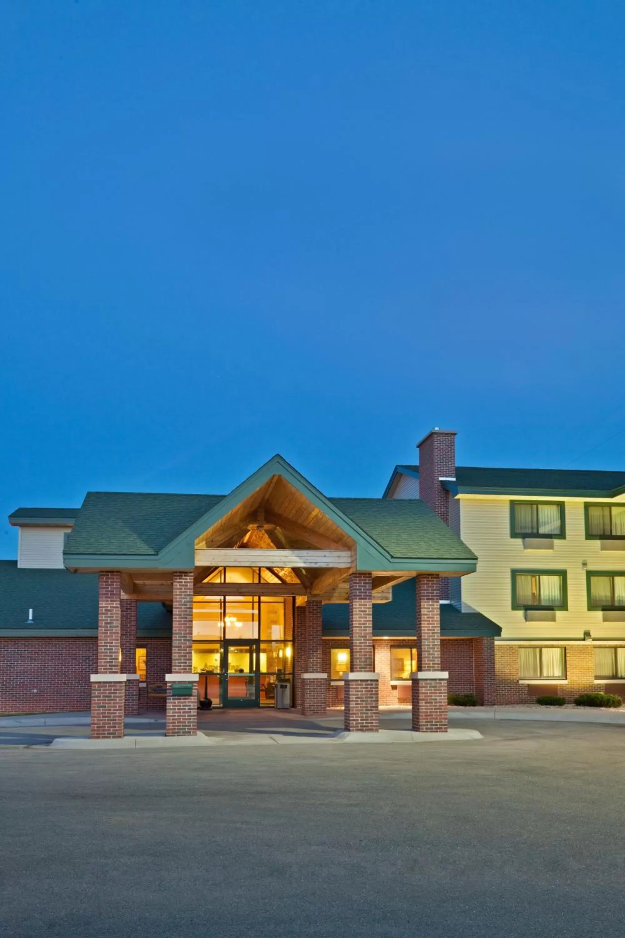 Facade/entrance, Property Building in AmericInn by Wyndham Lincoln South