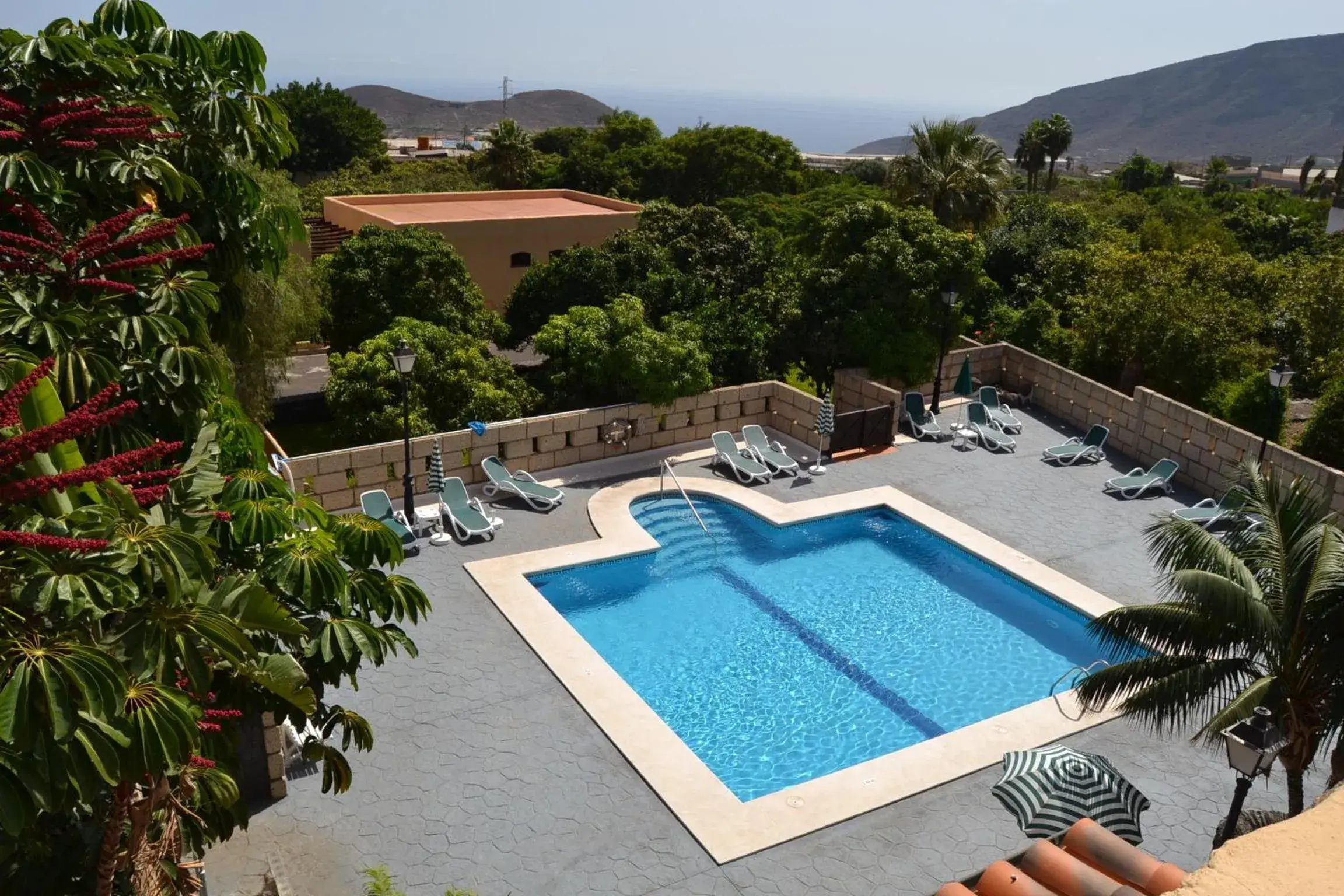 Solarium, Pool View in Hotel Rural XQ Finca Salamanca