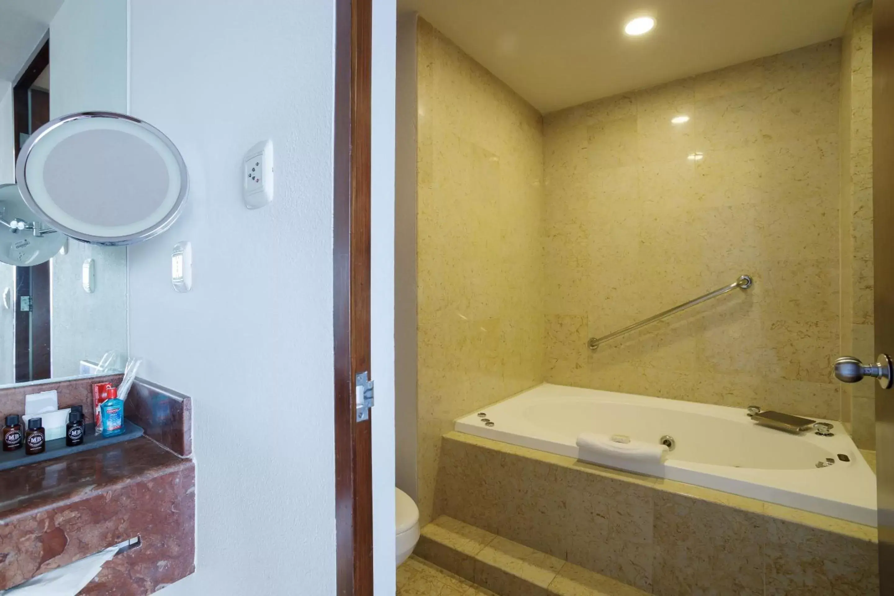 Photo of the whole room, Bathroom in Camino Real Pedregal Mexico