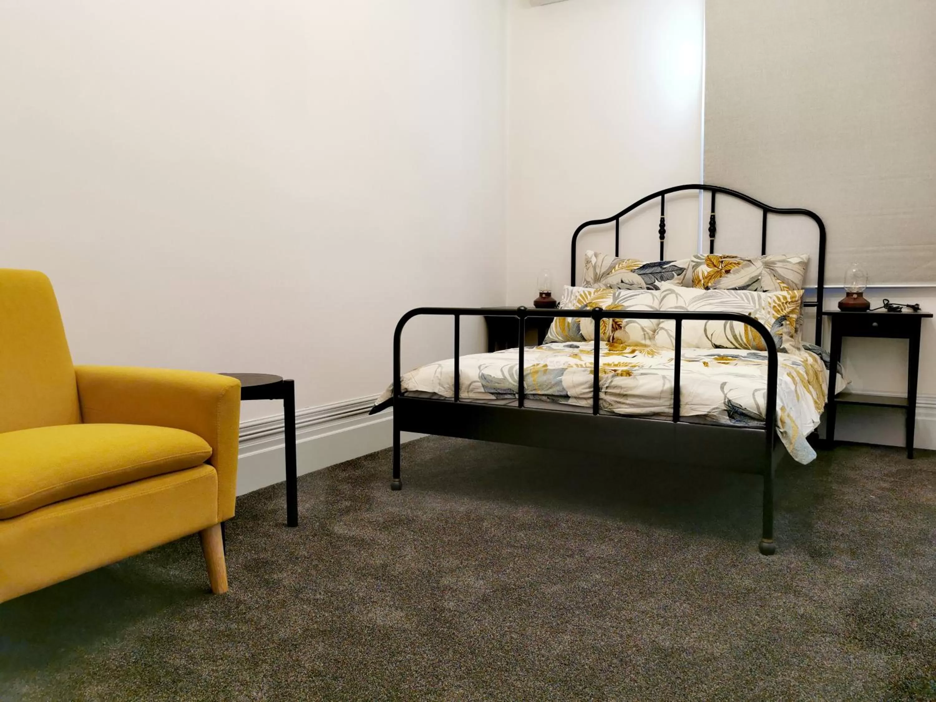 Bed, Seating Area in Refresh109 on Cameron
