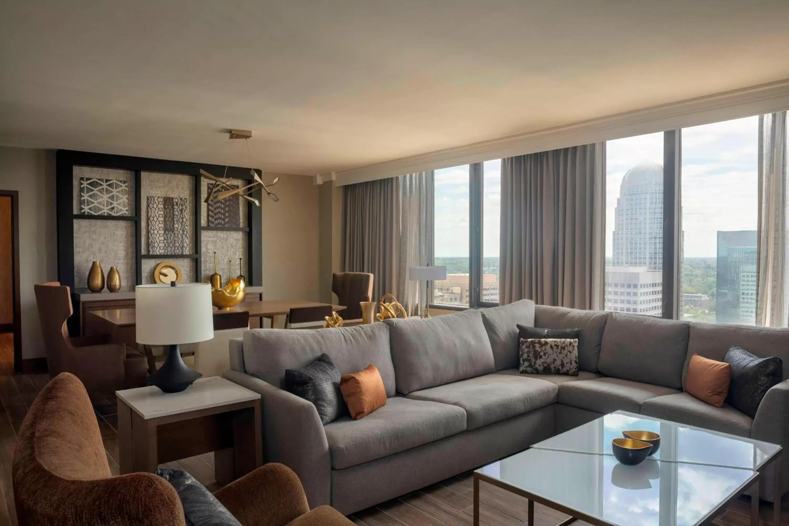 Living room, Seating Area in Winston-Salem Marriott