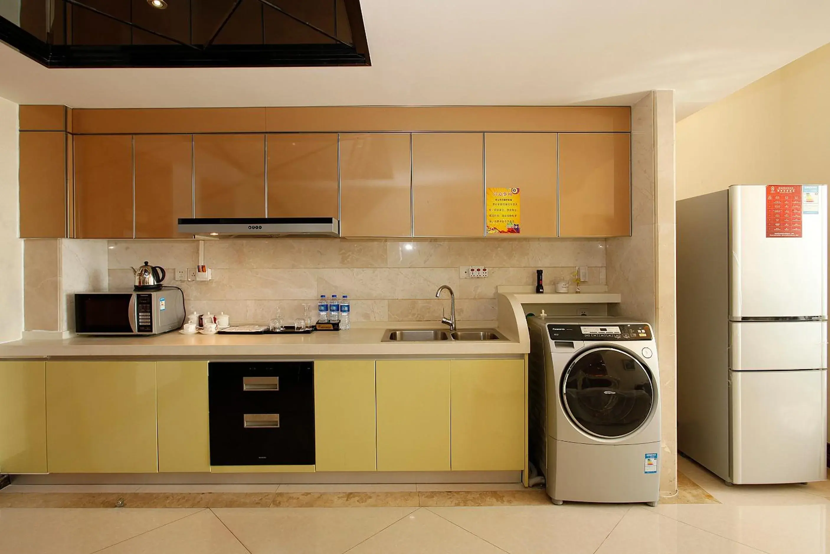 Coffee/tea facilities, Kitchen/Kitchenette in Louidon Mega Apartment Hotel Of Kam Rueng Plaza - Sunshine Apartment