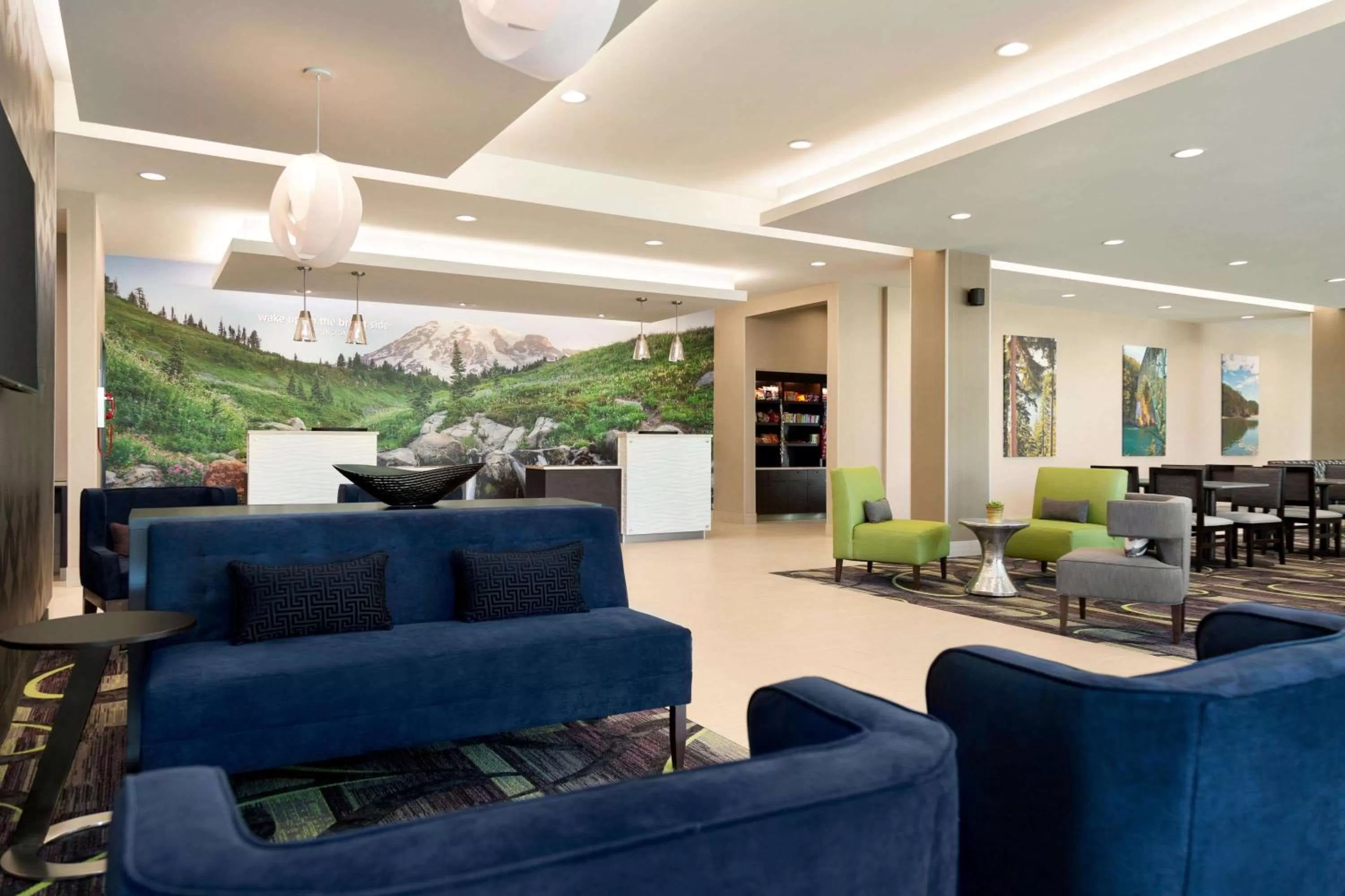Lobby or reception in La Quinta Inn & Suites by Wyndham Burlington