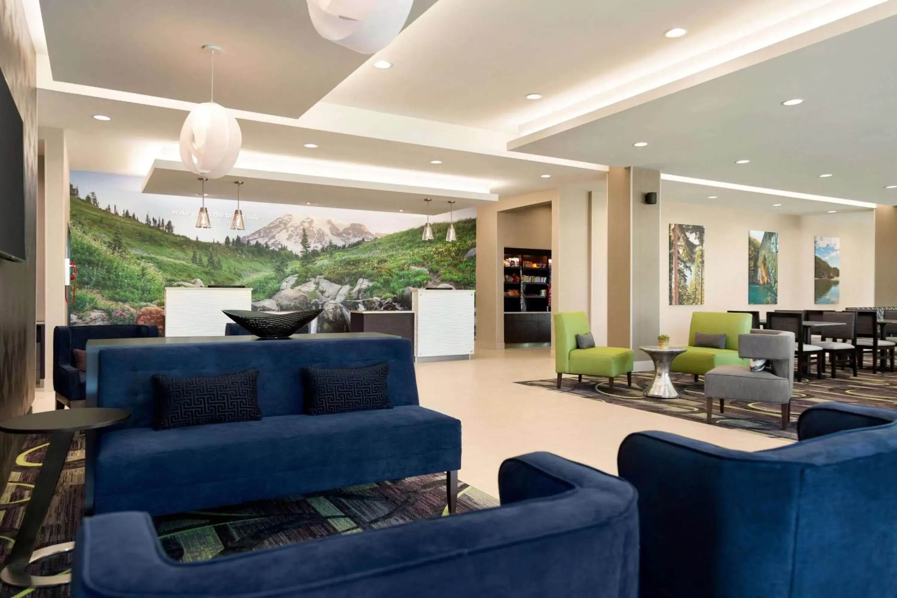 Lobby or reception, Lobby/Reception in La Quinta Inn & Suites by Wyndham Burlington