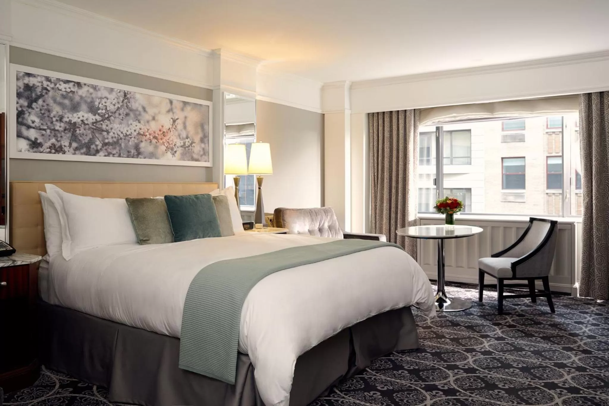 Photo of the whole room, Bed in Loews Regency New York Hotel