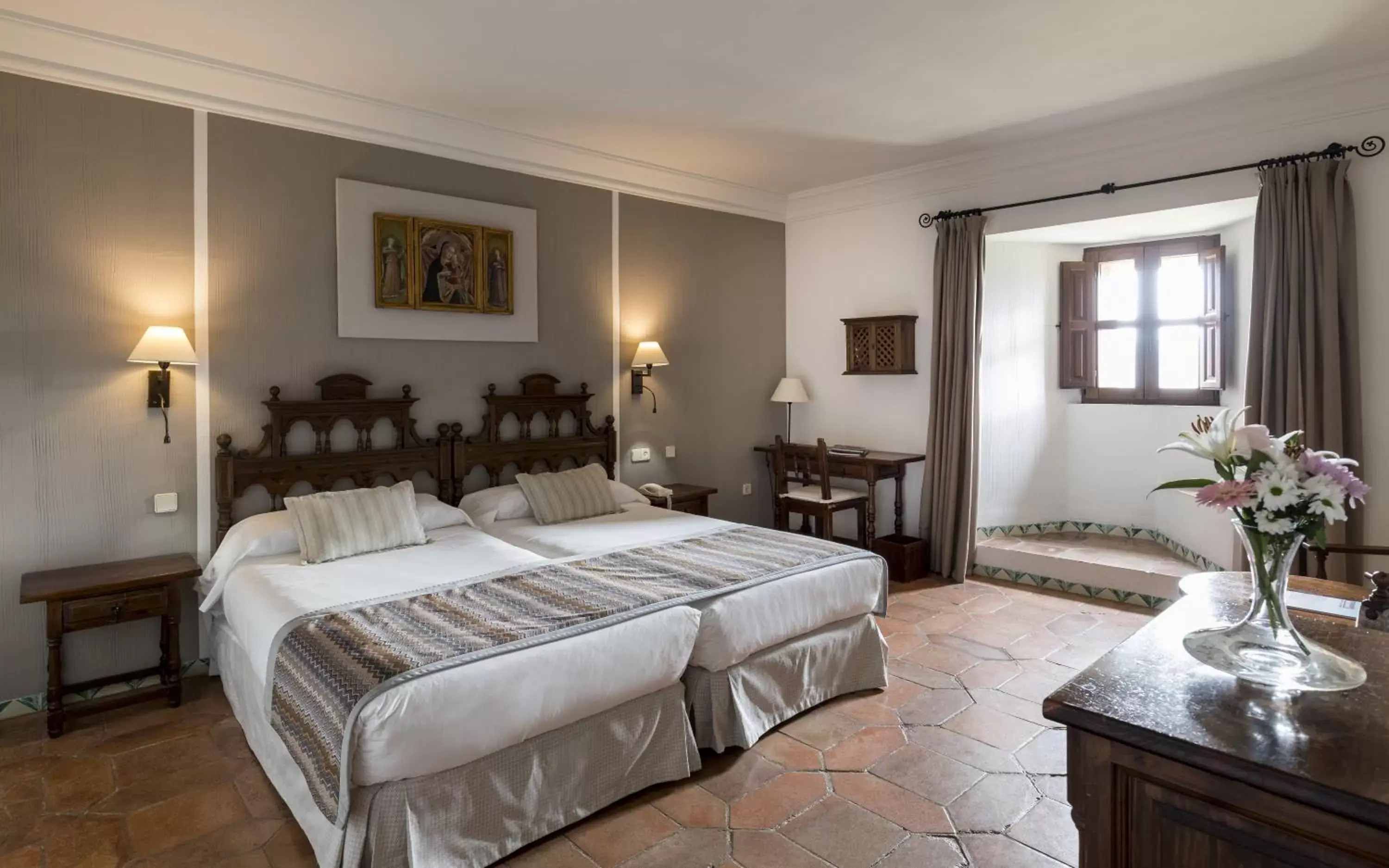 Photo of the whole room, Bed in Parador de Siguenza