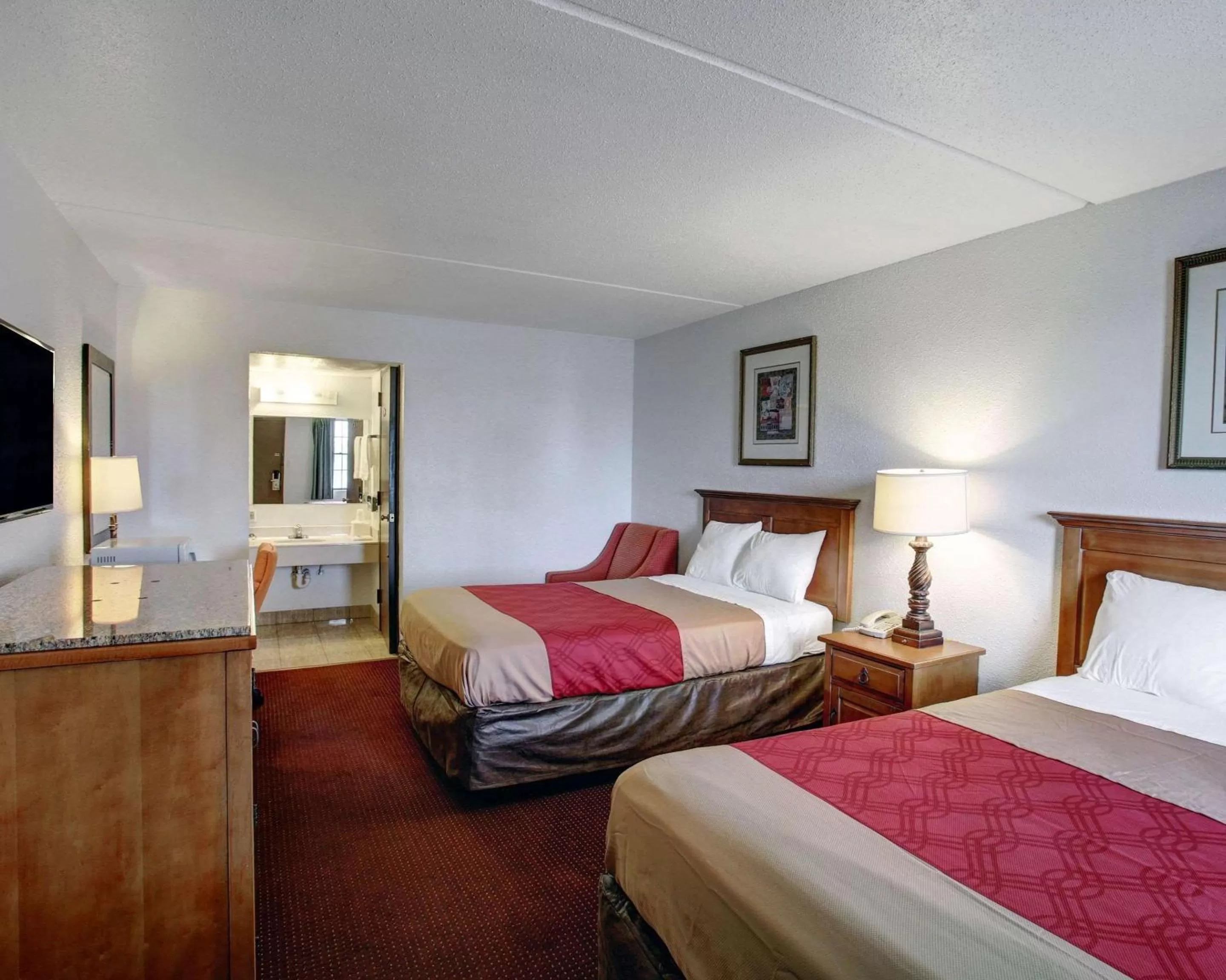 Photo of the whole room, Bed in Rodeway Inn New Braunfels - San Antonio Area