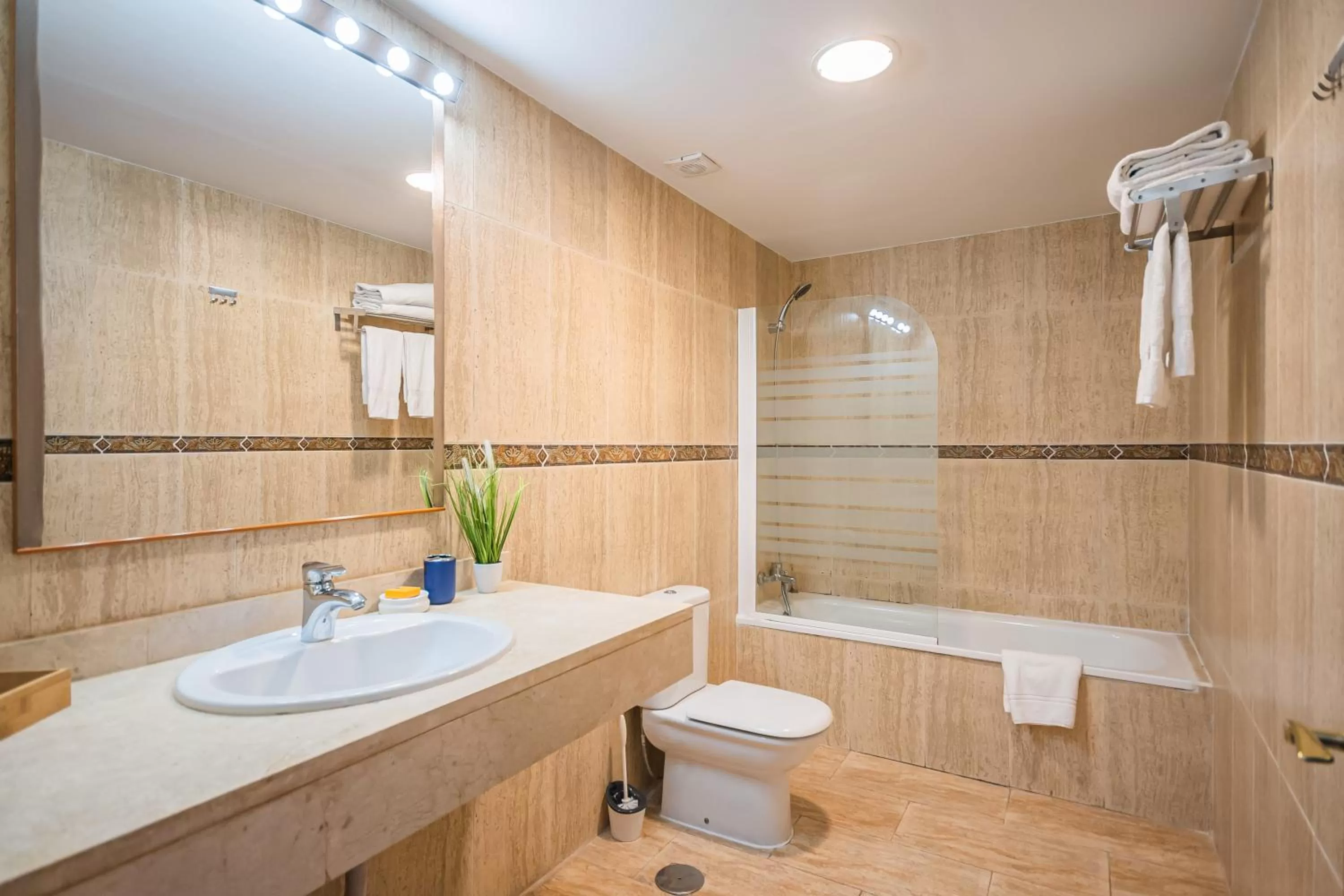 Shower in Events Hotel La Plantación