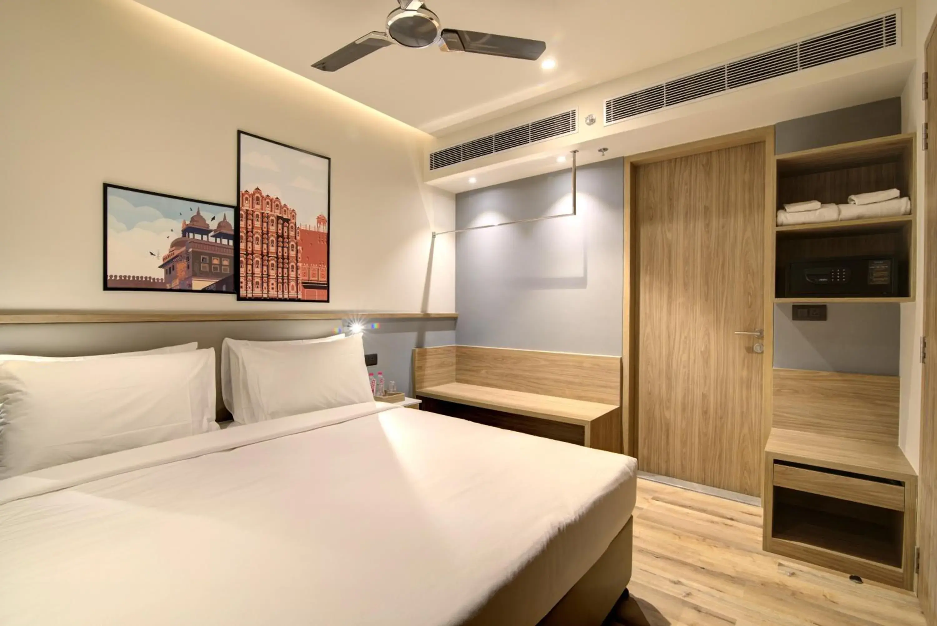 Bed in 7 Apple Hotel Pratap Nagar, Jaipur