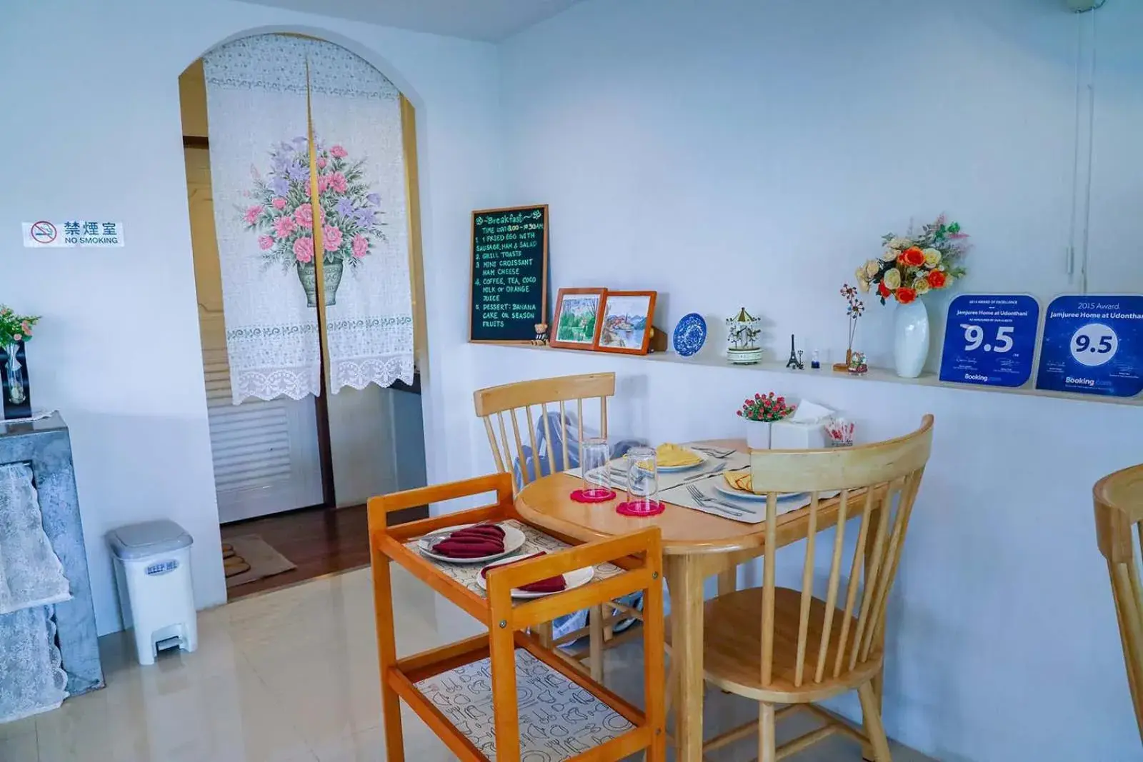 Restaurant/places to eat, Dining Area in Jamjuree Home