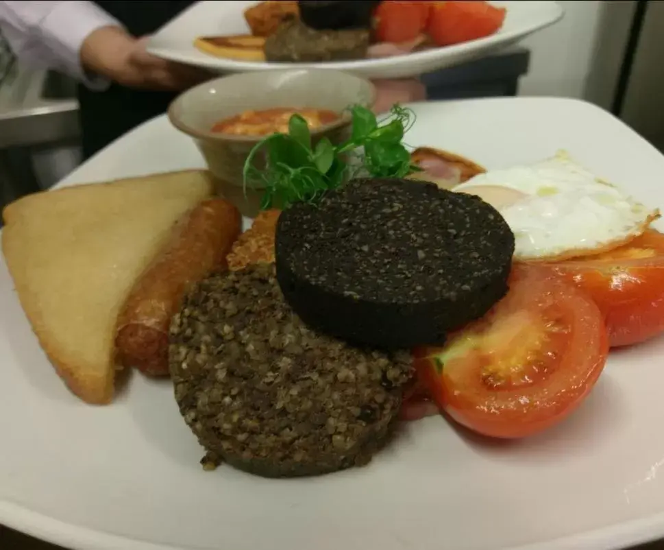 English/Irish breakfast, Food in Fairburn Hotel