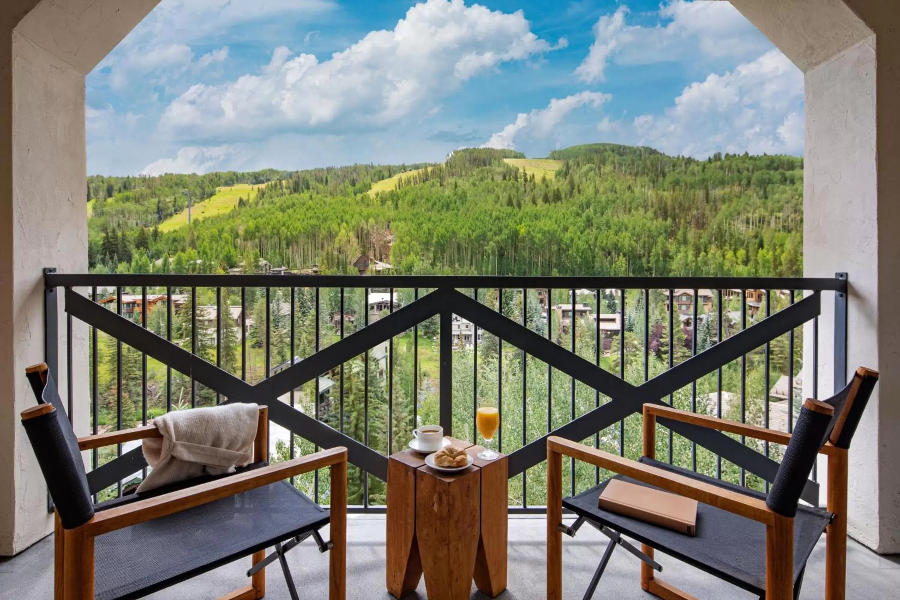 Photo of the whole room, Balcony/Terrace in The Hythe, a Luxury Collection Resort, Vail