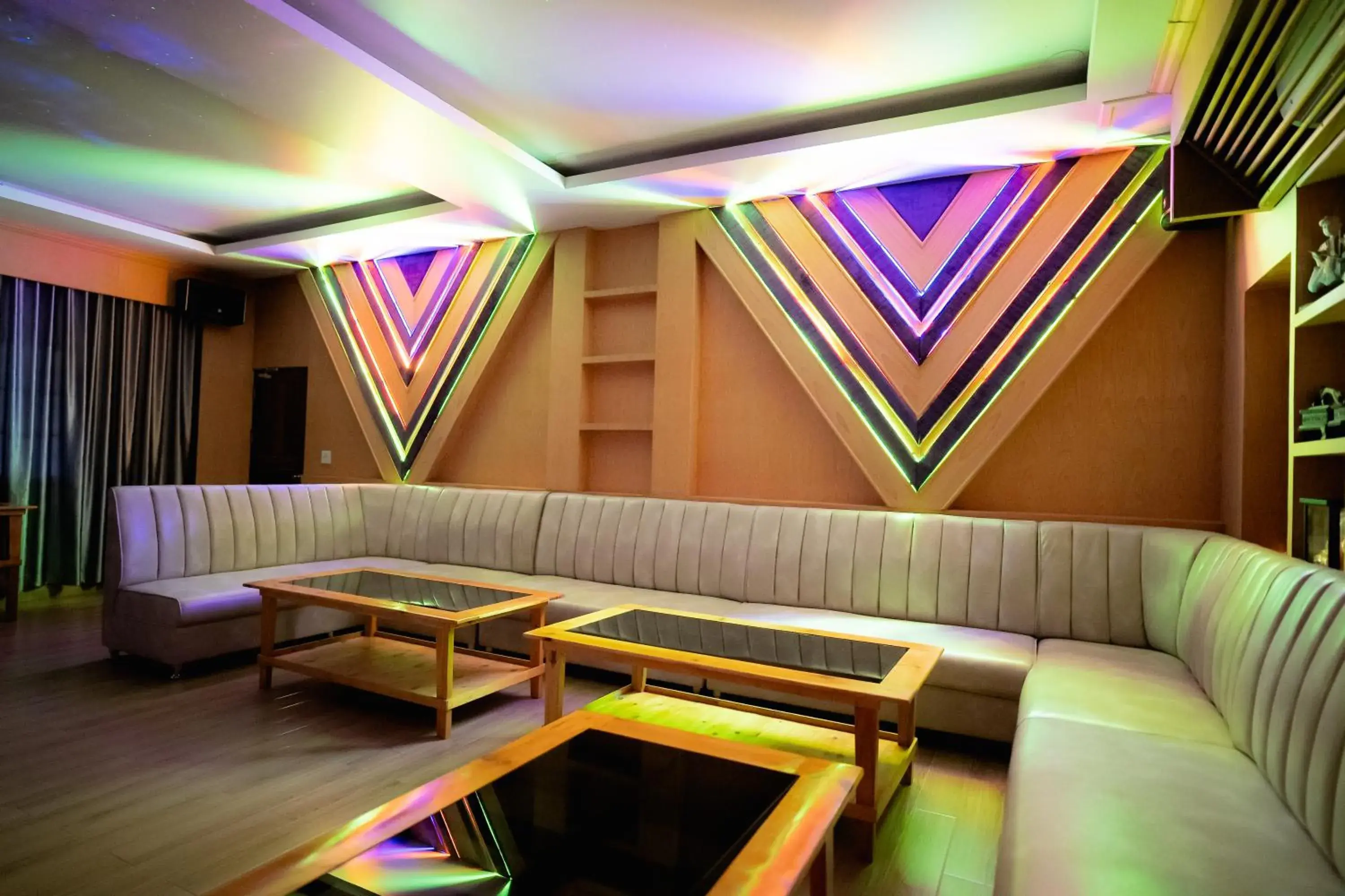 Karaoke, Seating Area in Tamnanpar Resort