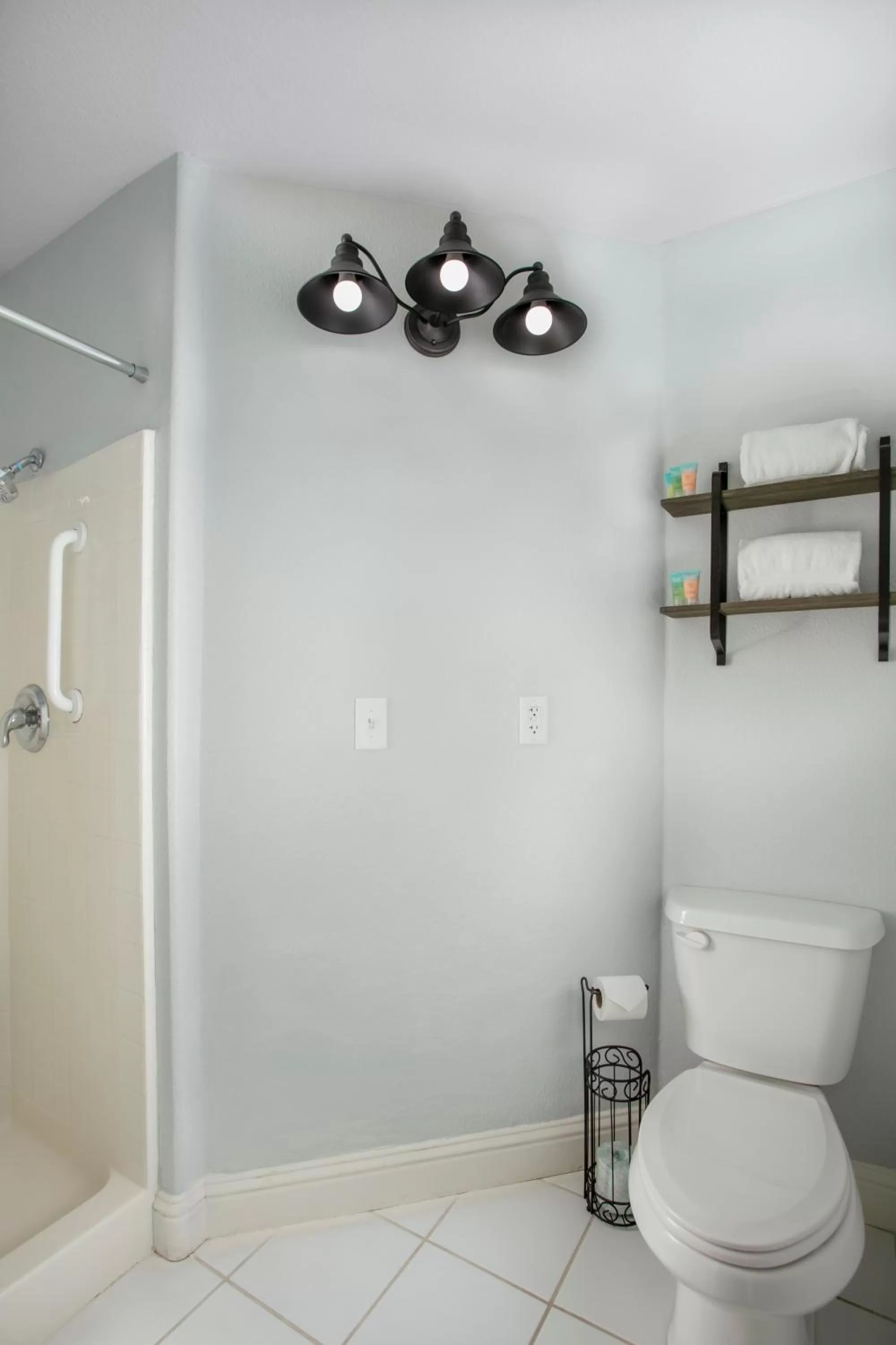 Toilet in Hounds Tooth Inn