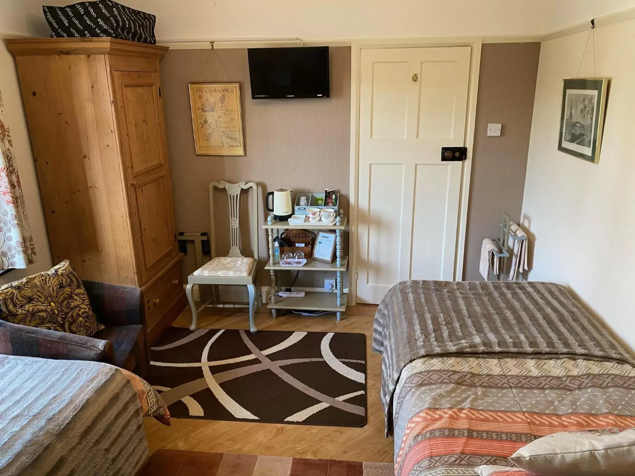 Bedroom, Seating Area in Orchard Side Bed and Breakfast