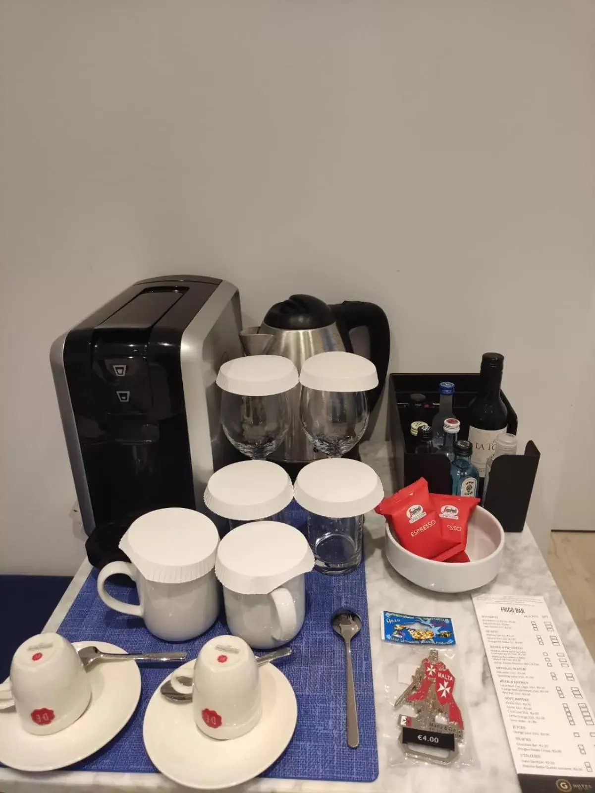 Coffee/tea facilities in The G Hotel by JL